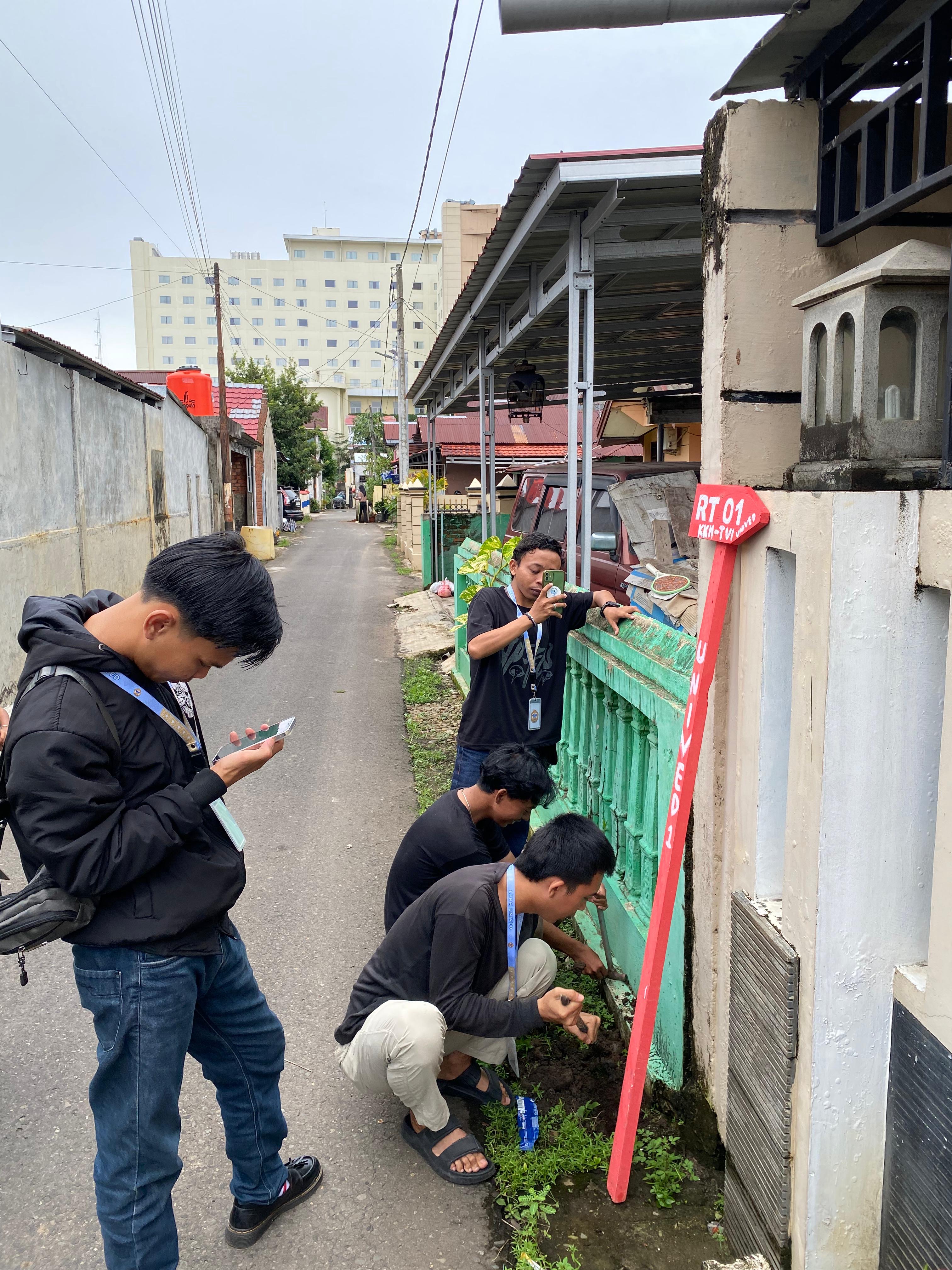 Pamasangan pembatas rt