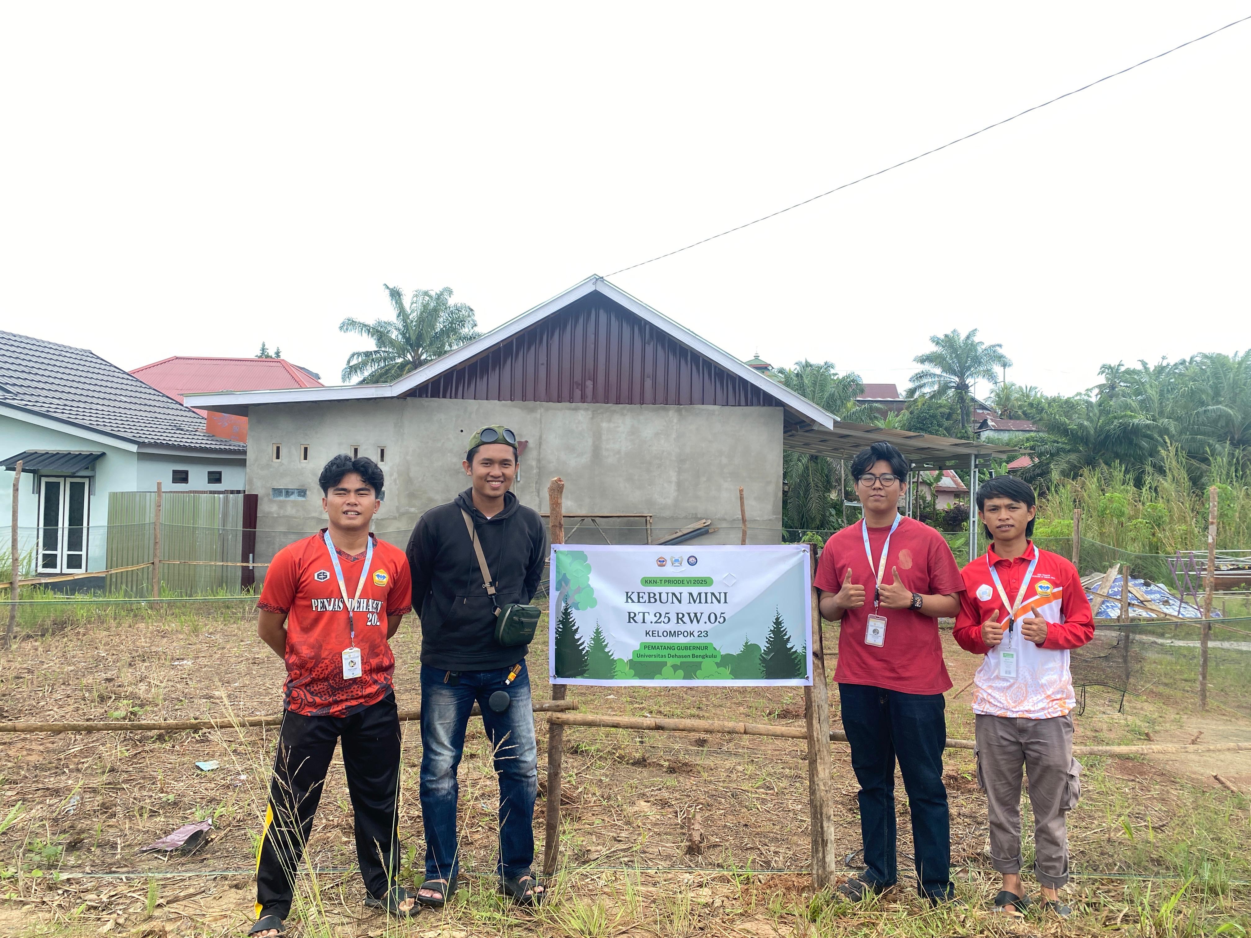 Pemasangan Spanduk Di Lahan Tanaman Obat - Obatan