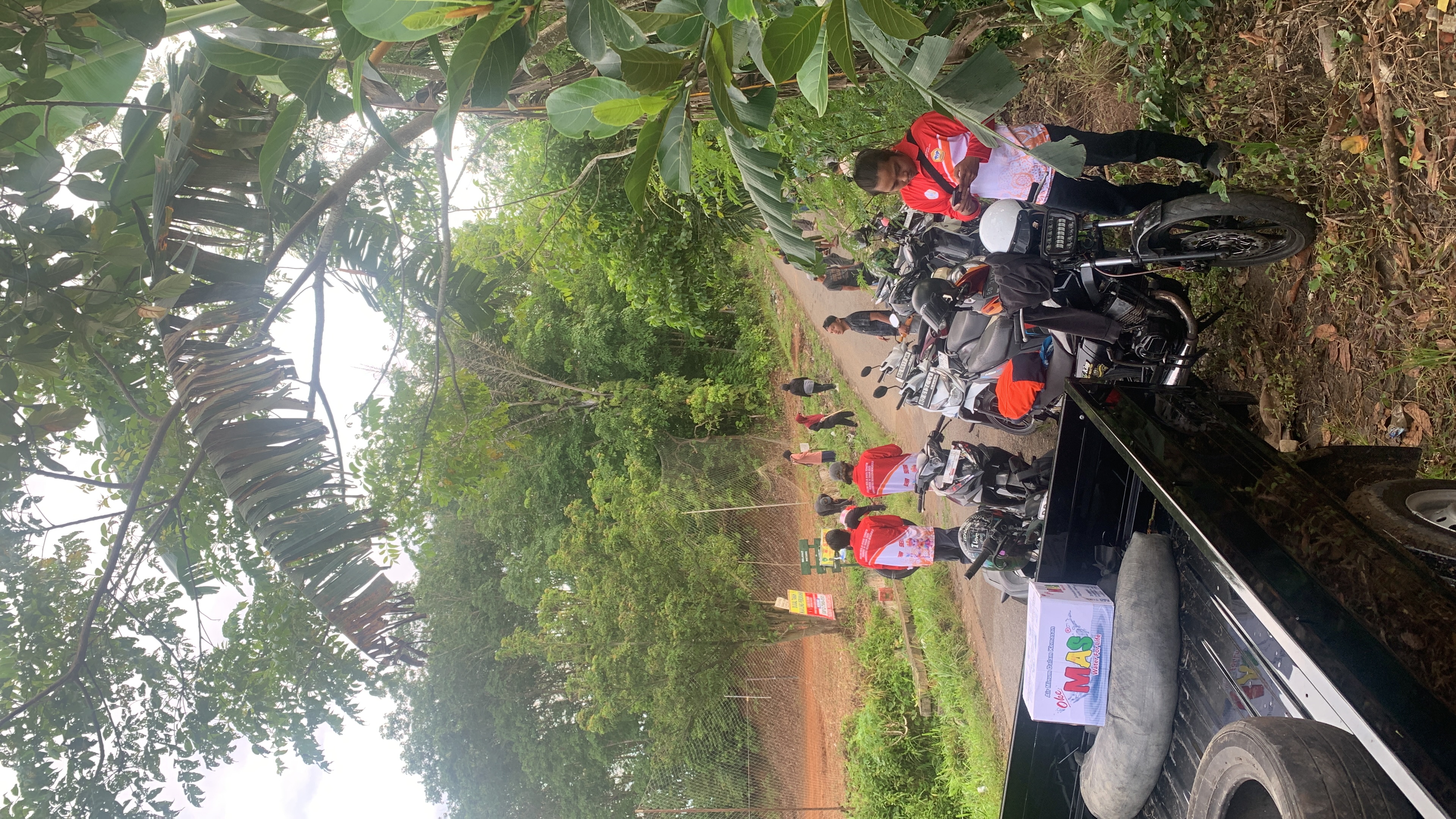 Gotong Royong Taman Pematang Gubernur