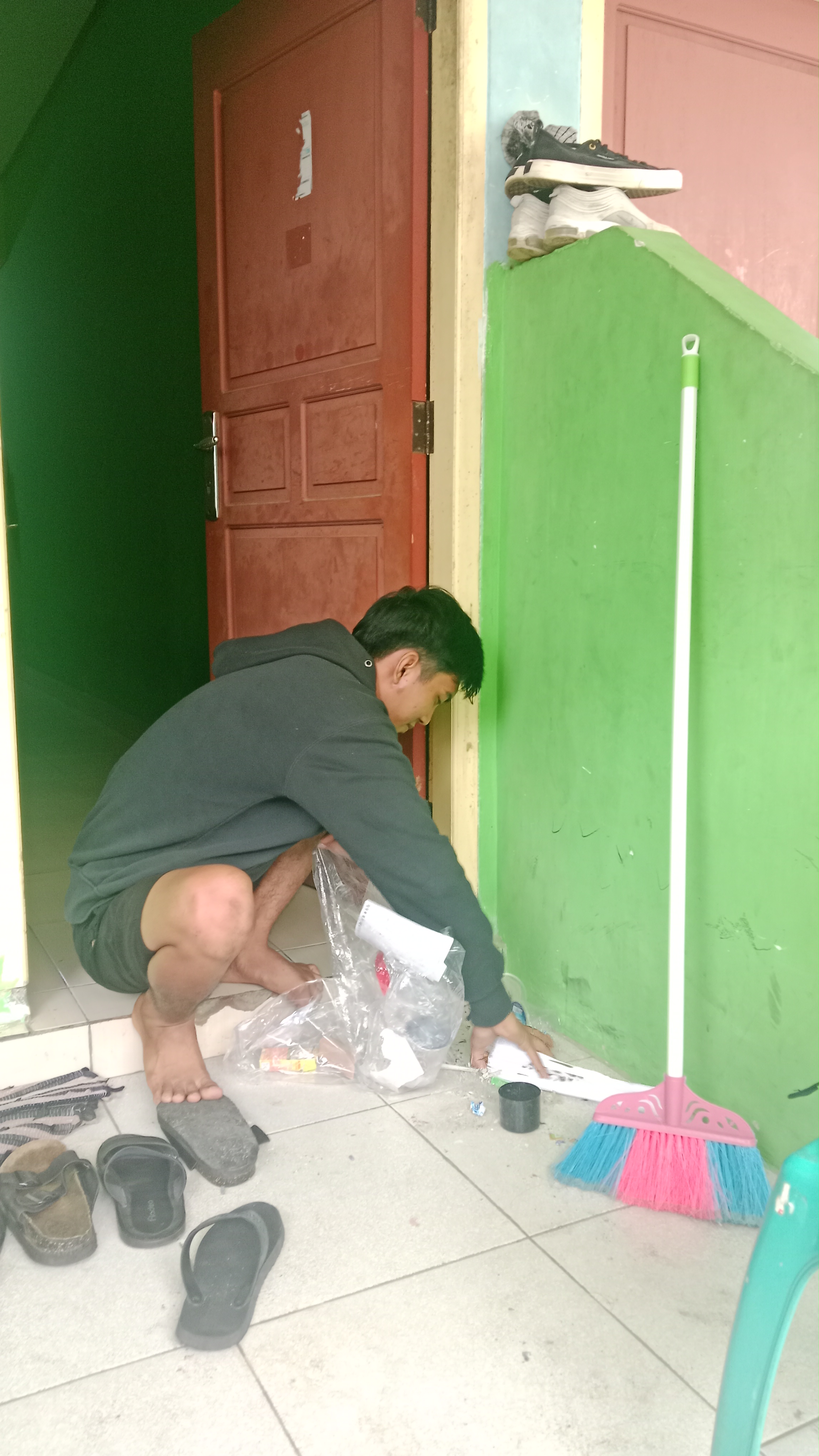 Kegiatan harian piket posko