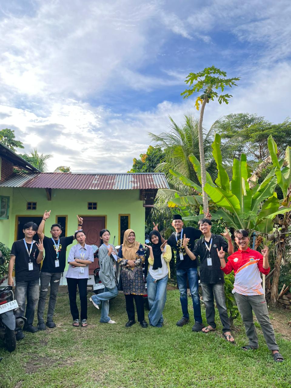 mengantar surat ke warga rt 2 dan kunjungan dpl