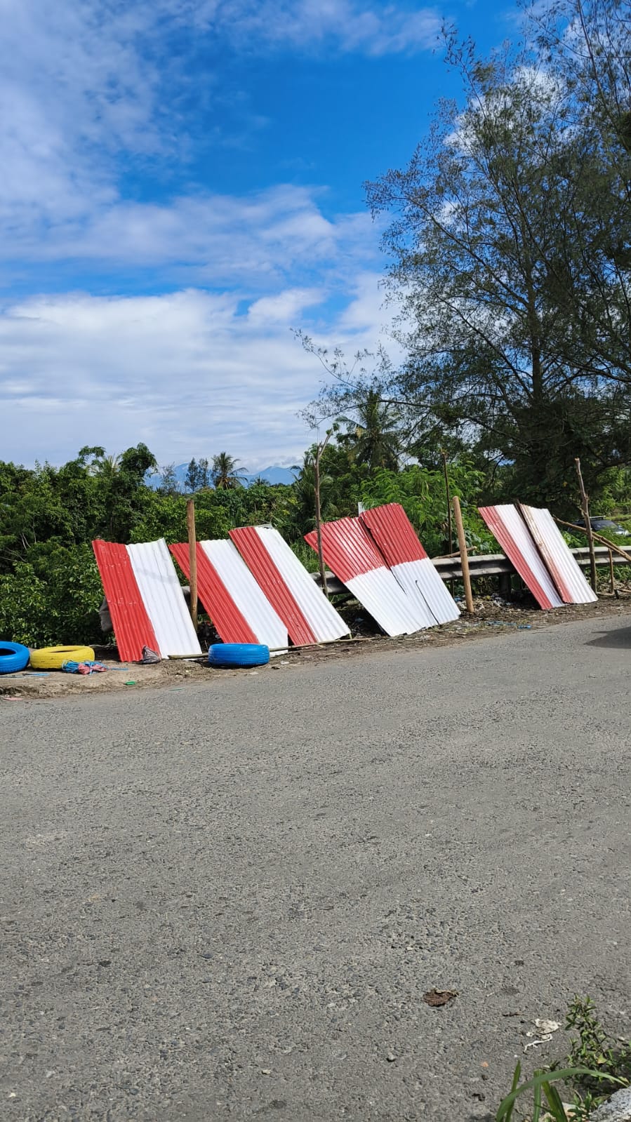 Proses Pembuatan taman di jembatan Kualo