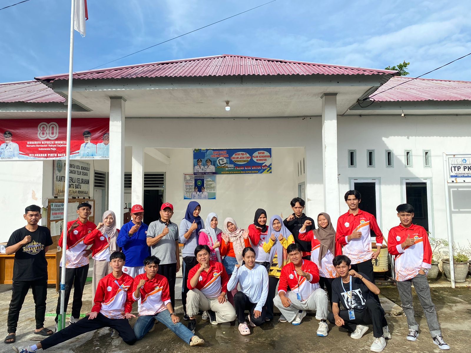 Senam pagi bersama warga