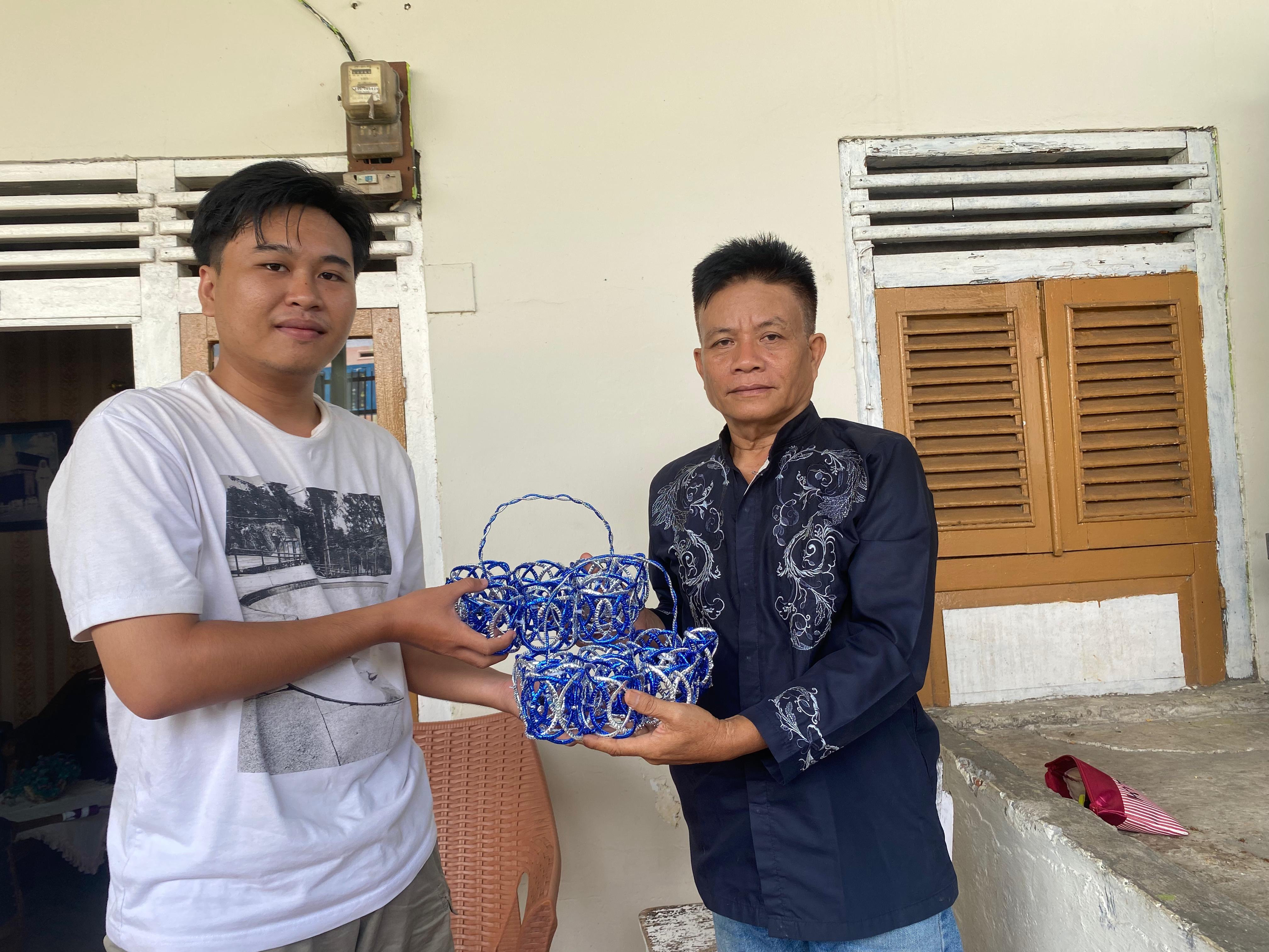 Penyerahan hasil proker kepada Pak RT.02 Pintu batu