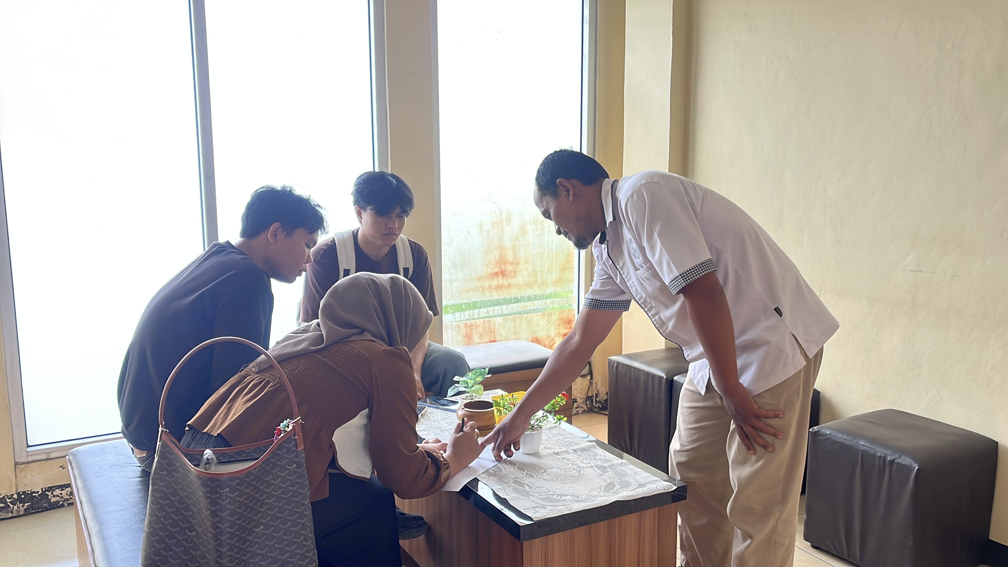 Kunjungan ke dinas kehutanan