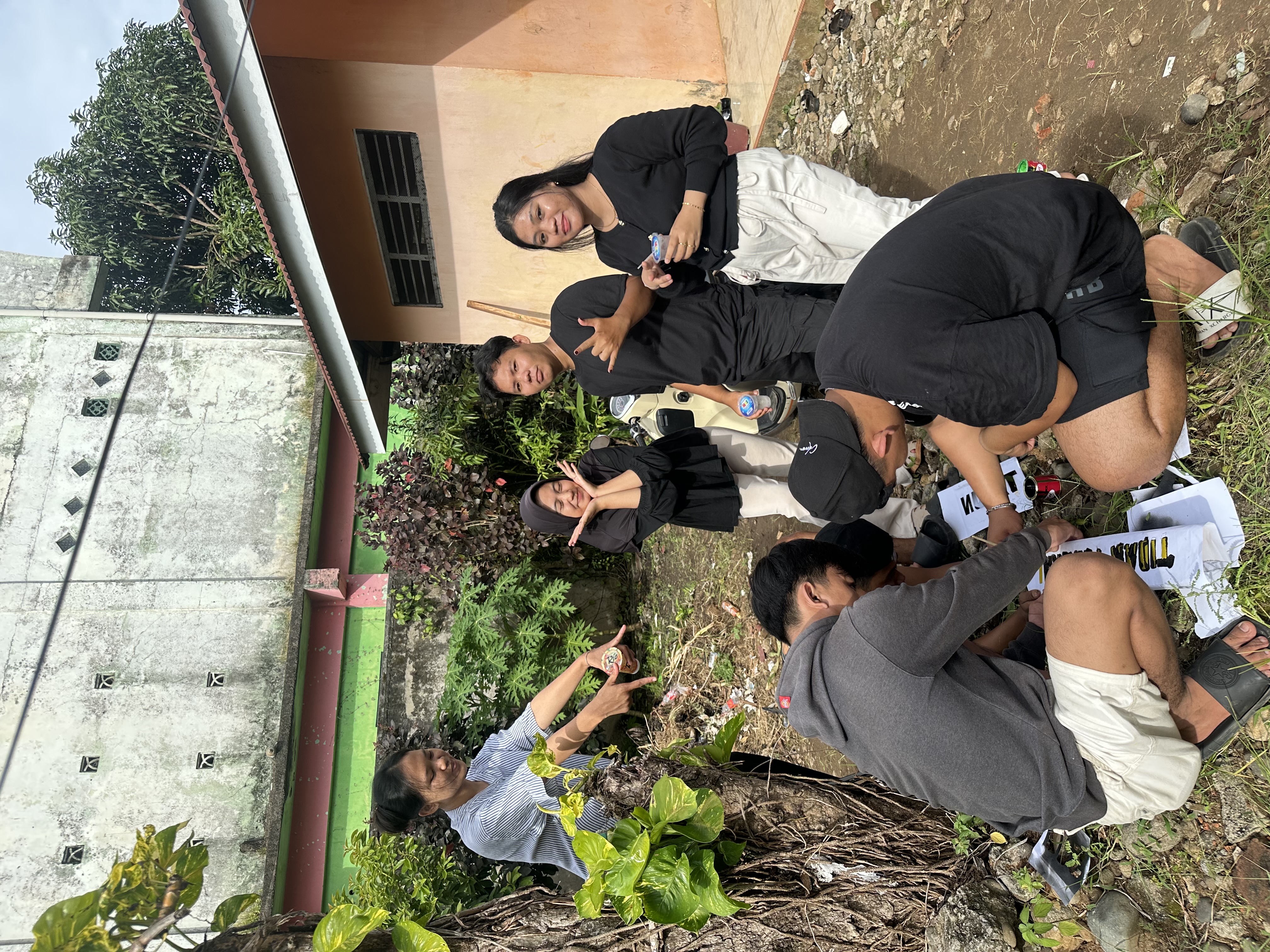 Proses penulisan plang edukasi 