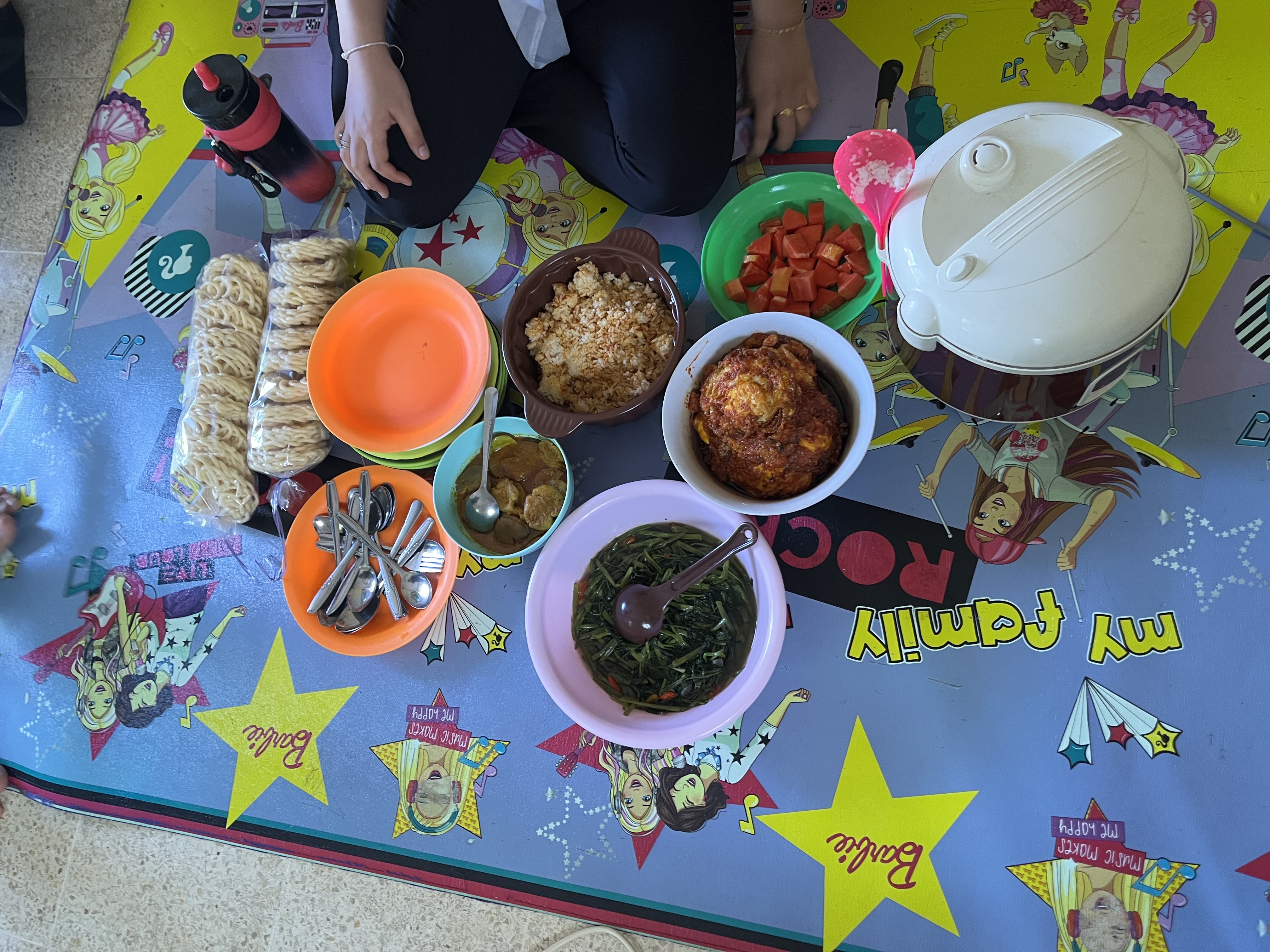 Makan siang bersama kelompok 45 