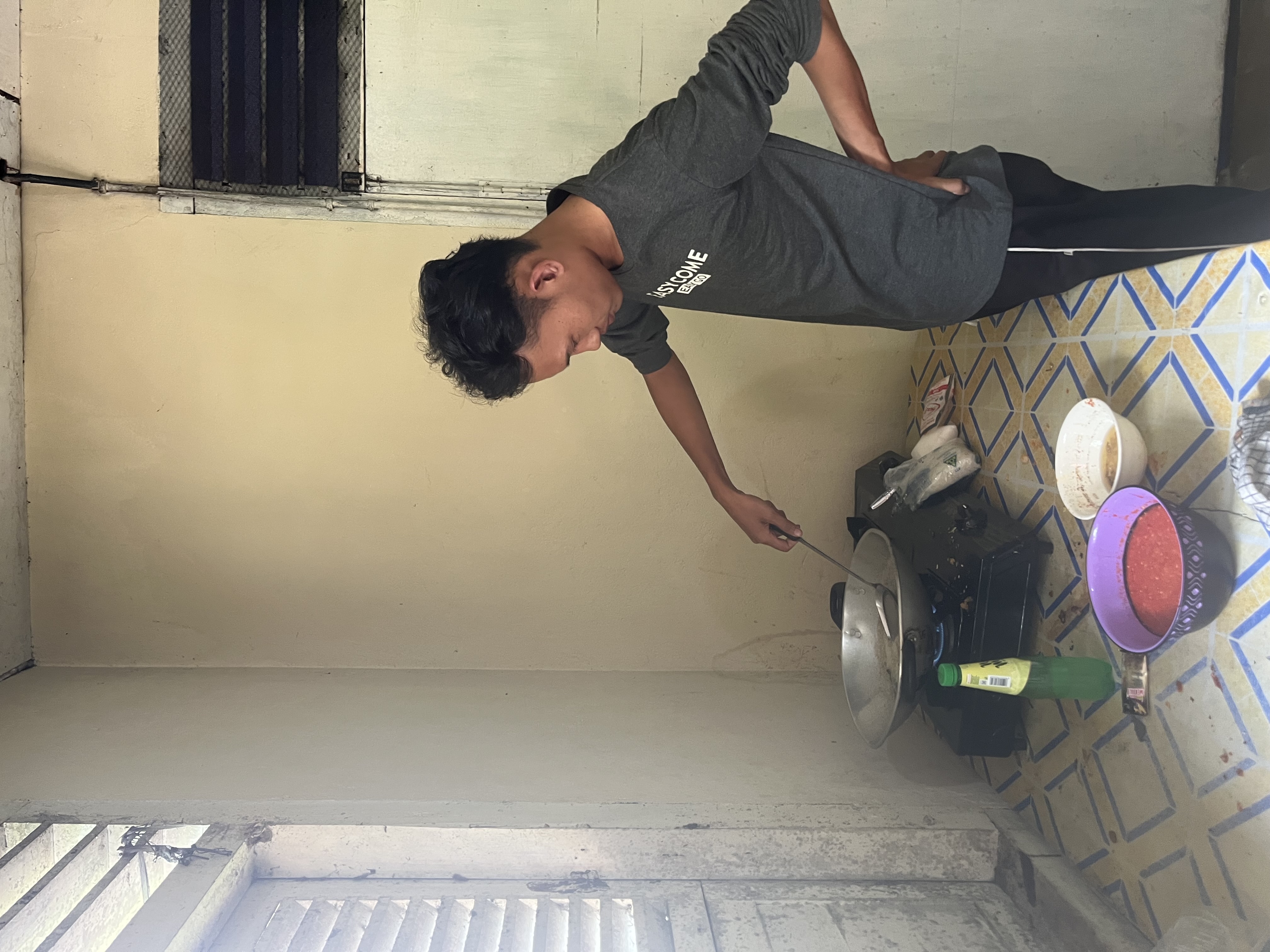 Masak bersama di posko buat makan siang