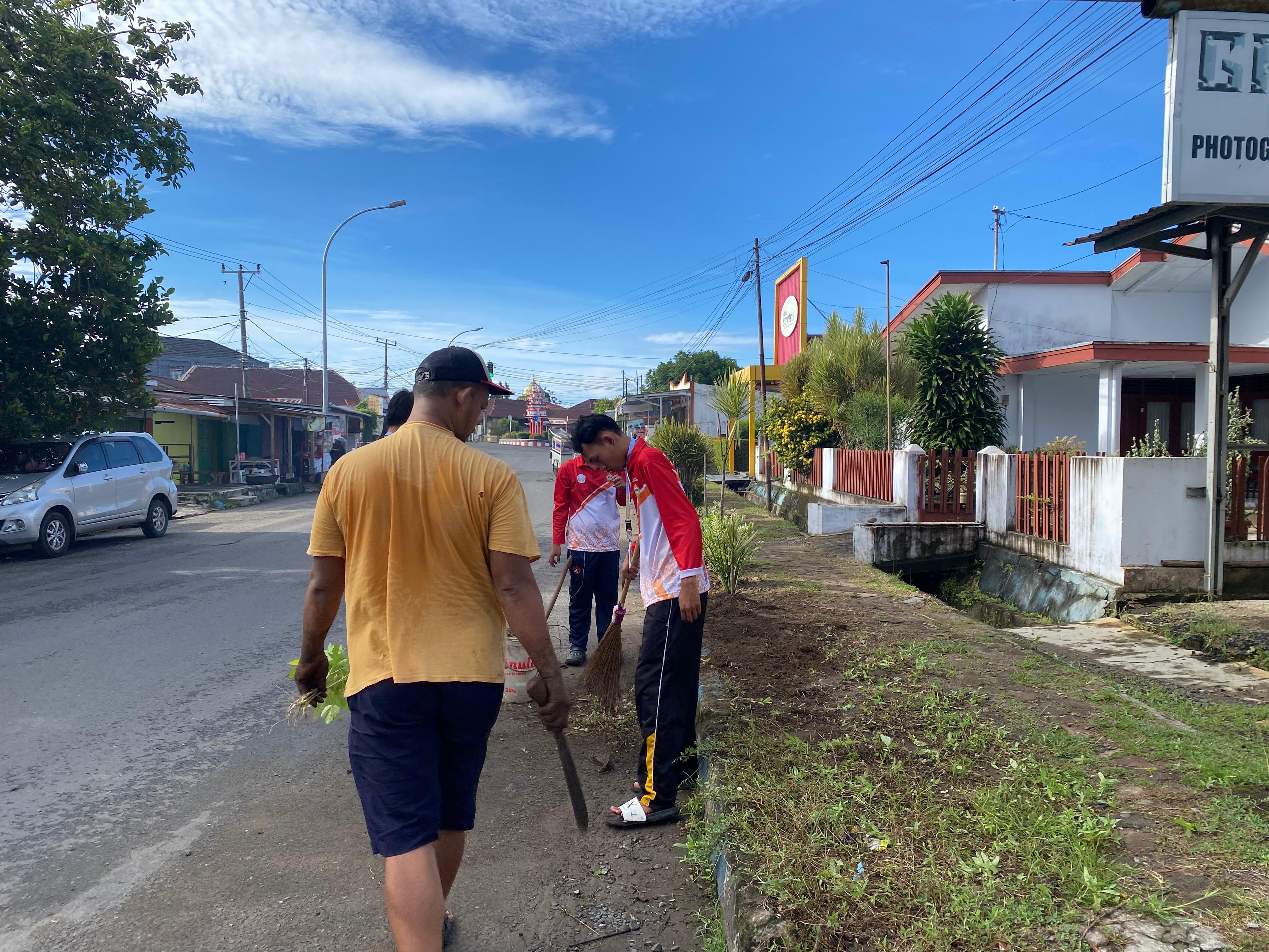 Gotong royong bersama warga rt 10 rw 4