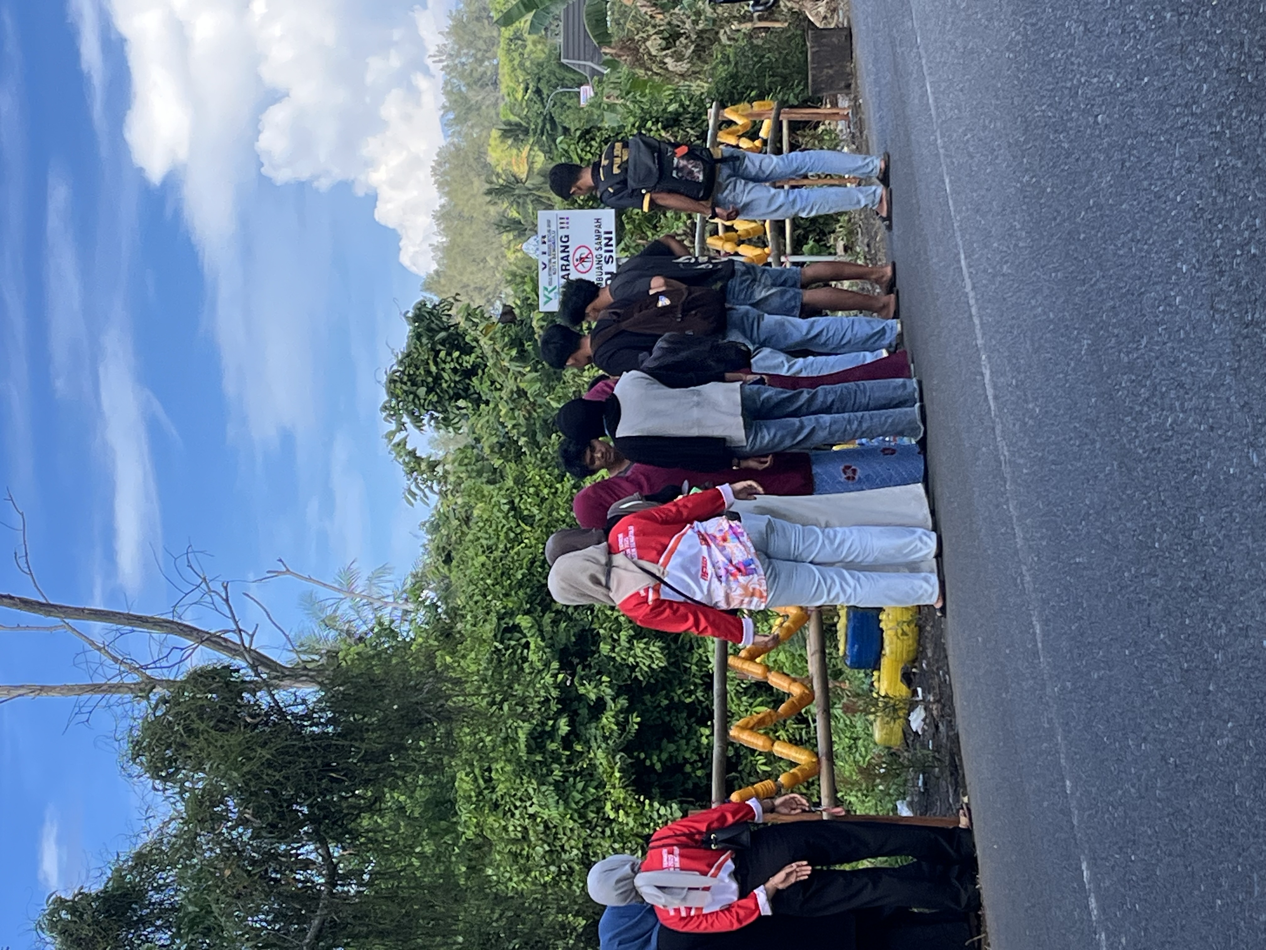 Persiapan membuat taman hari terakhir