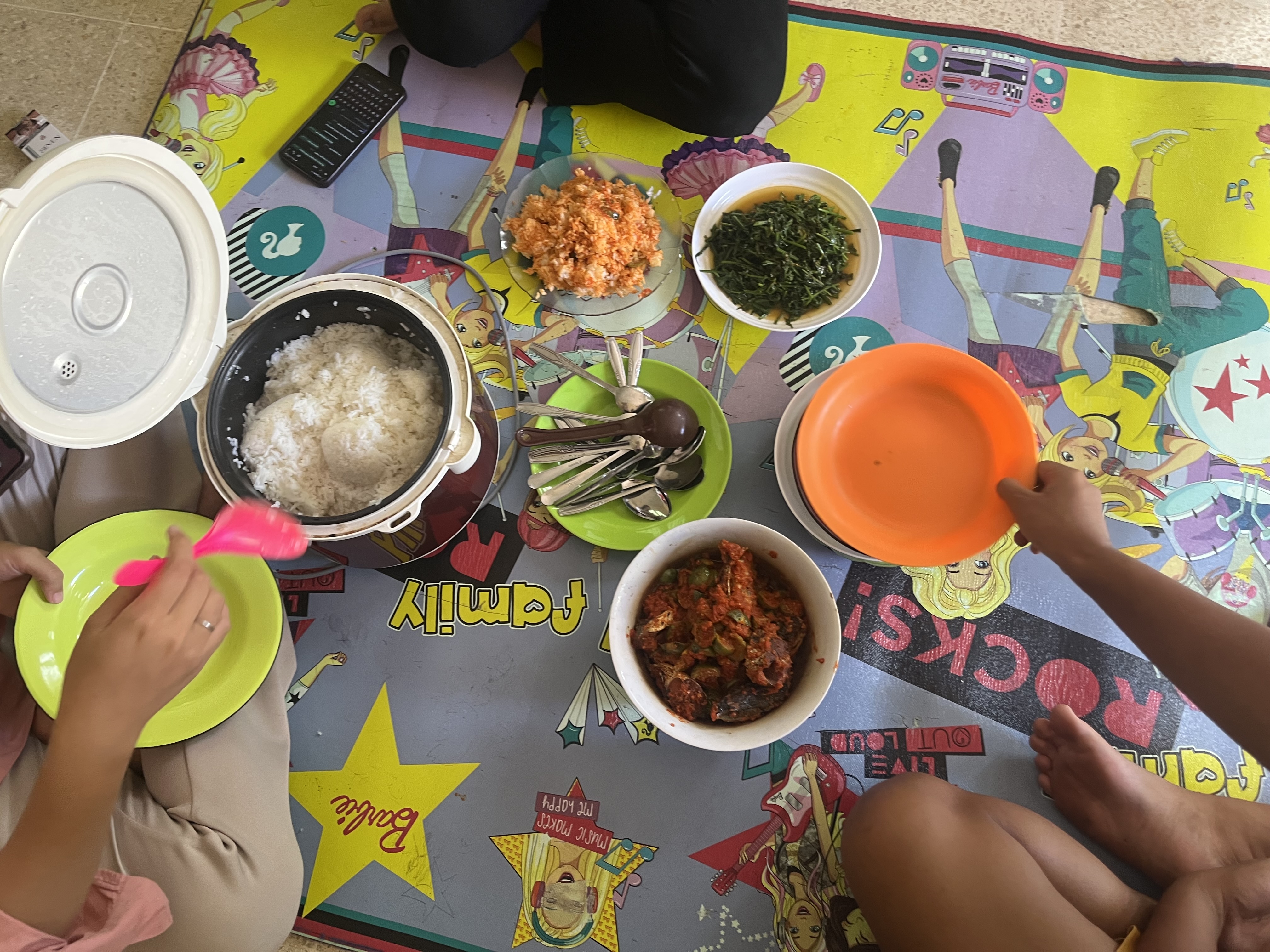 Makan sore bersama kelompok 45 di posko