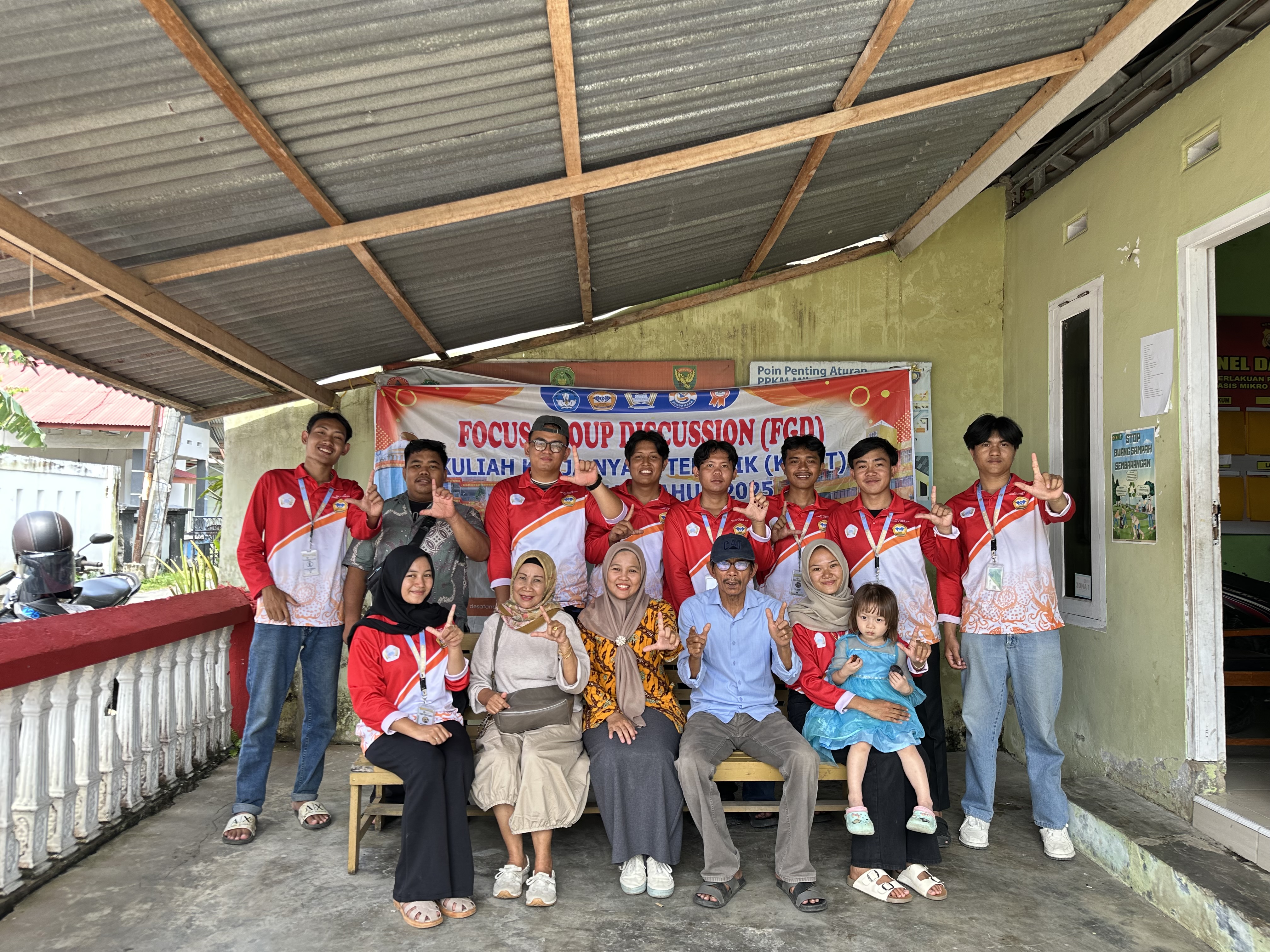 Dokumentasi sesudah acara fgd ke 2 bersama dpl,ibuk rt ,ketua pemuda