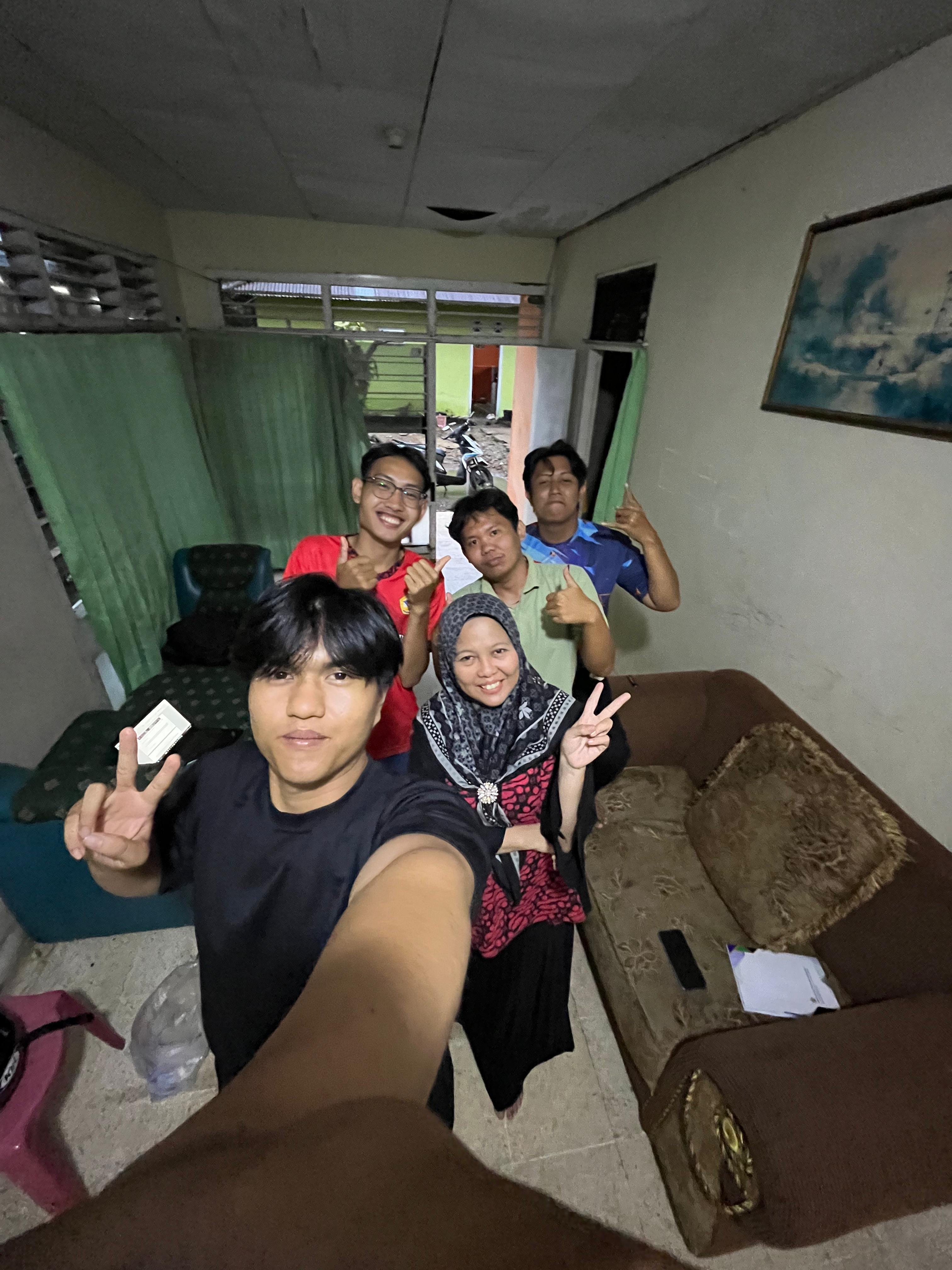 Kunjungan dpl ke posko untuk evaluasi terakhir 