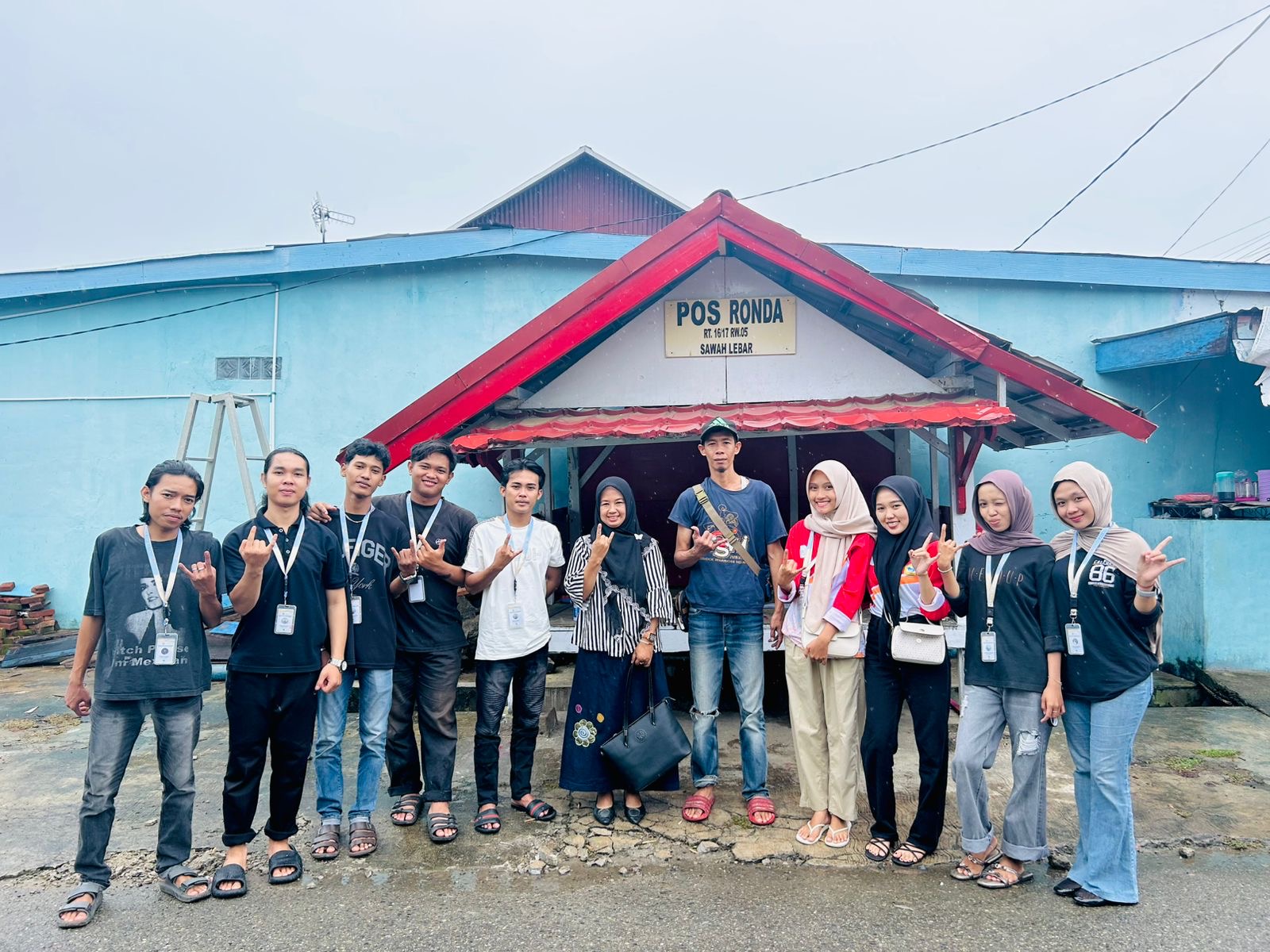 Proker Mengecat Pos Ronda