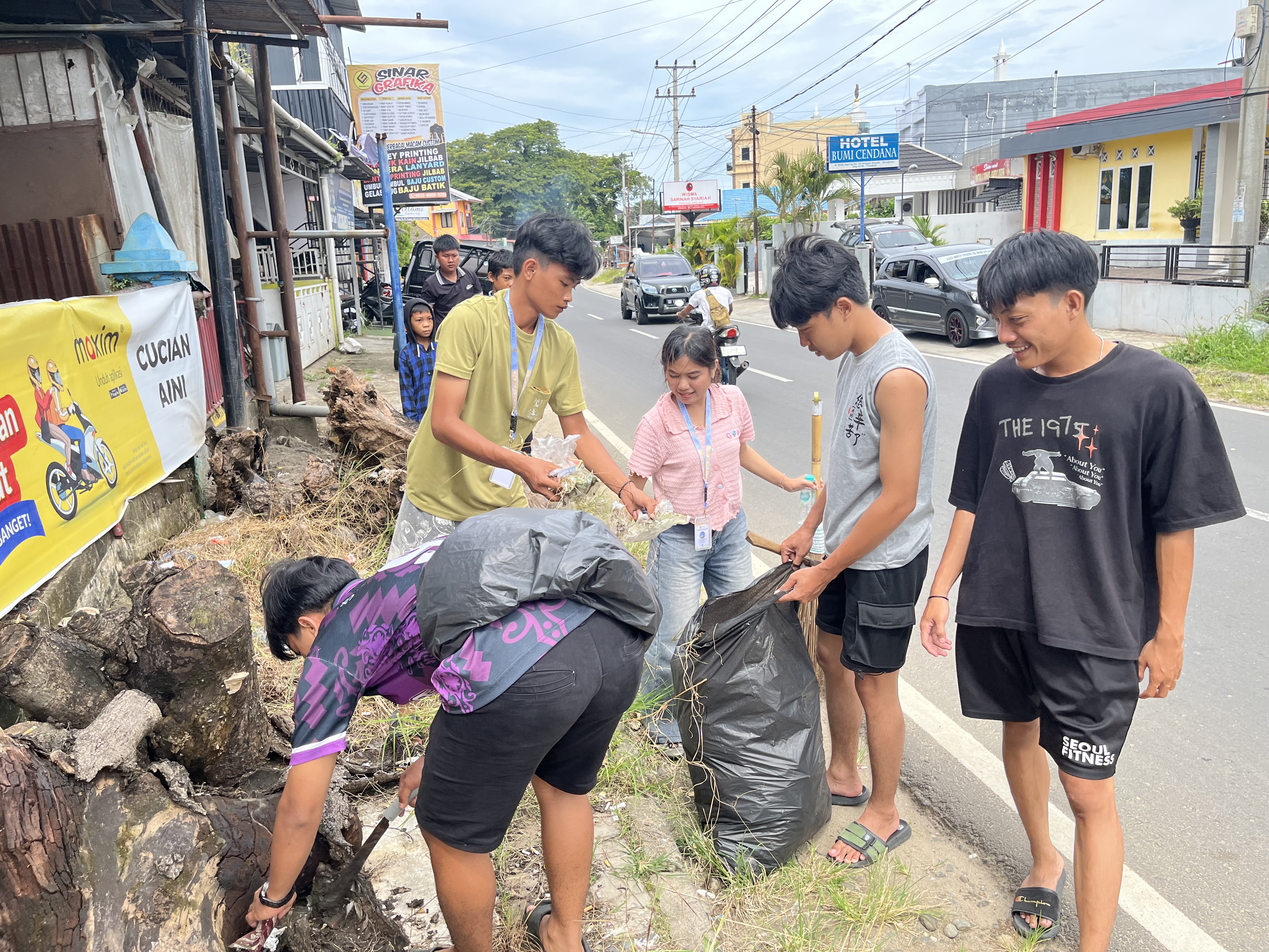 Proker kebersihan kelompok 55 rt 05 