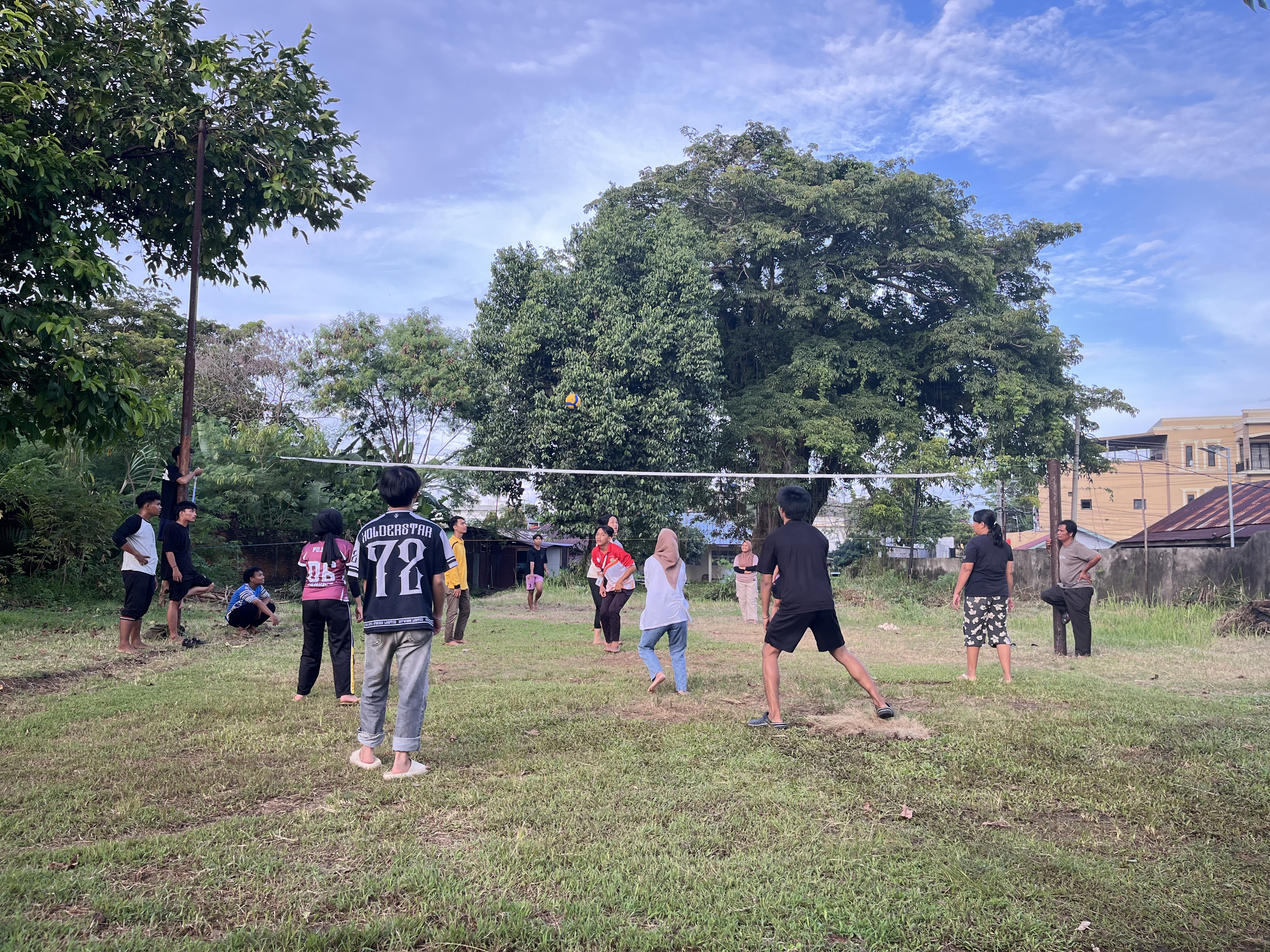 Peroker bola volly harian