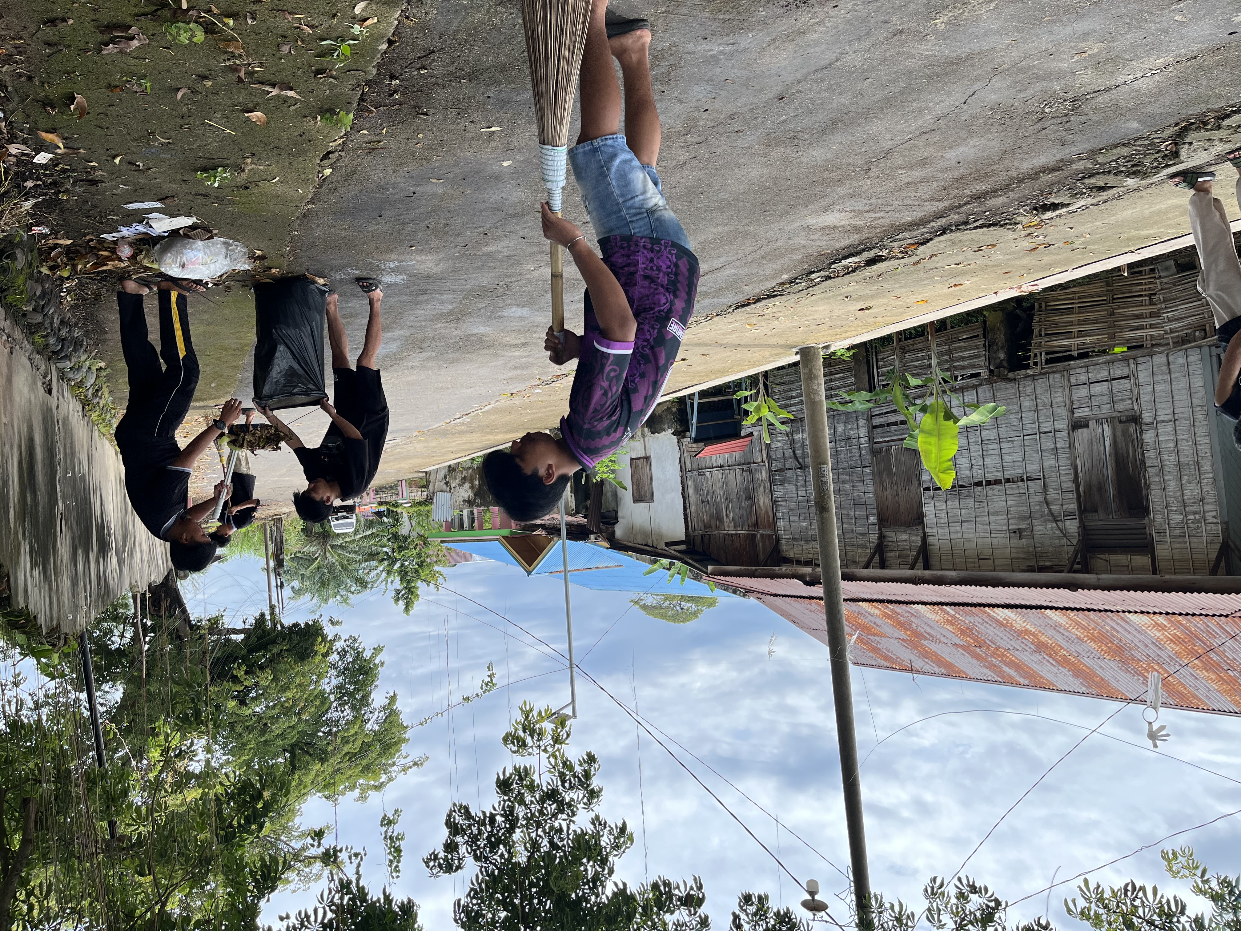 Kebersihan lingkungan rt05