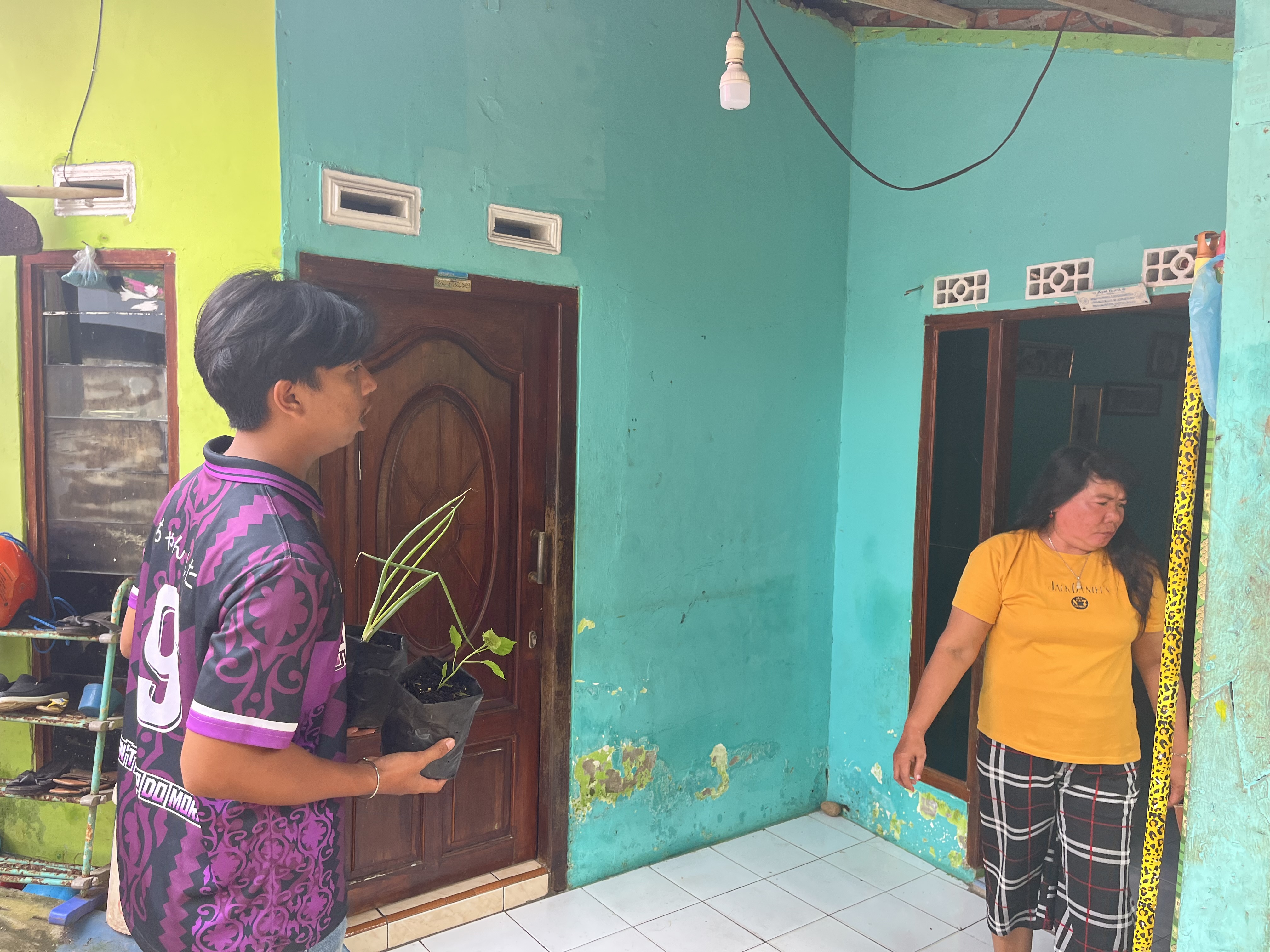 Pembagian bibit cabe dan bawang