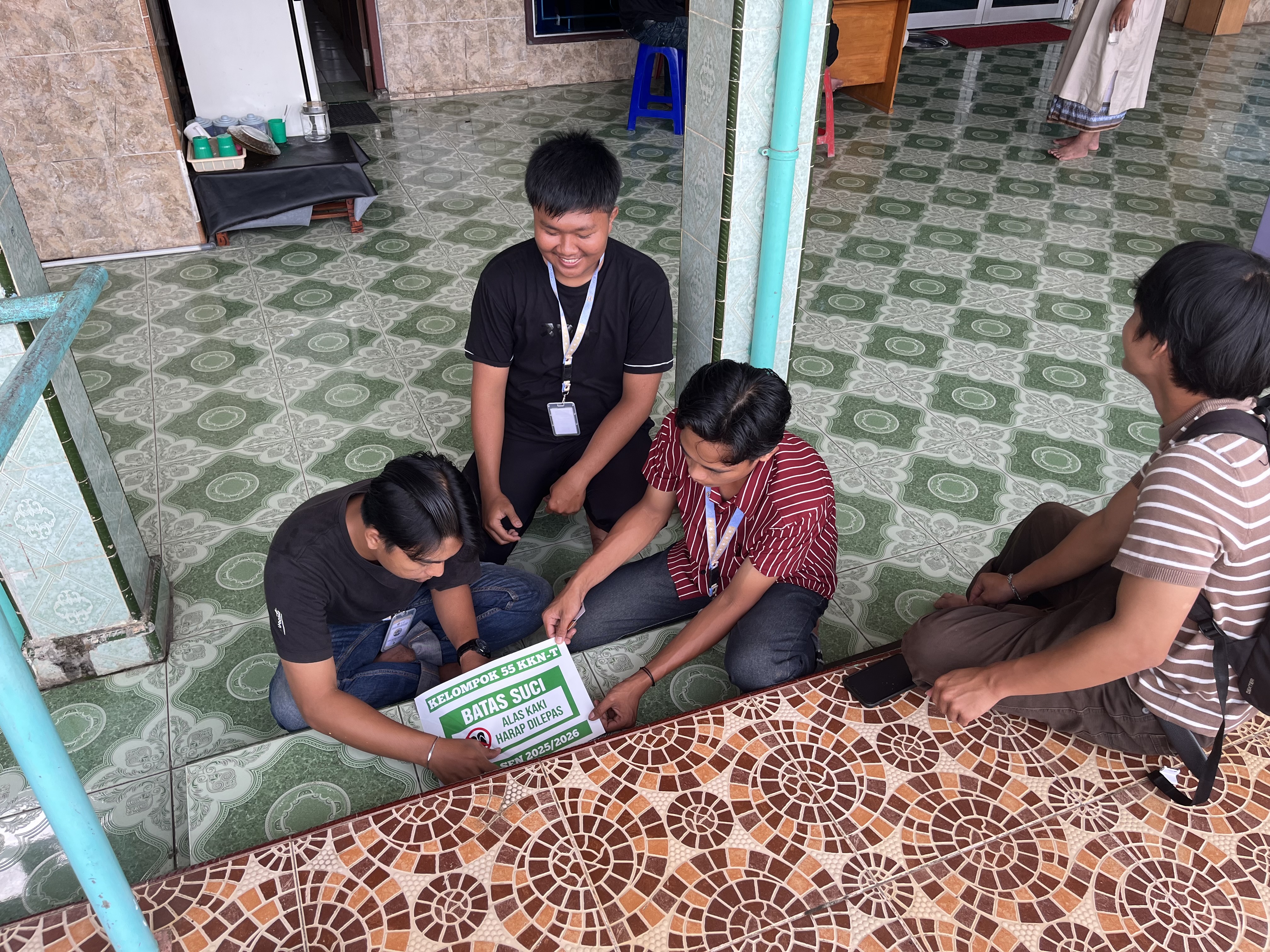 Pemasangan batas suci di masjid nurul iksan