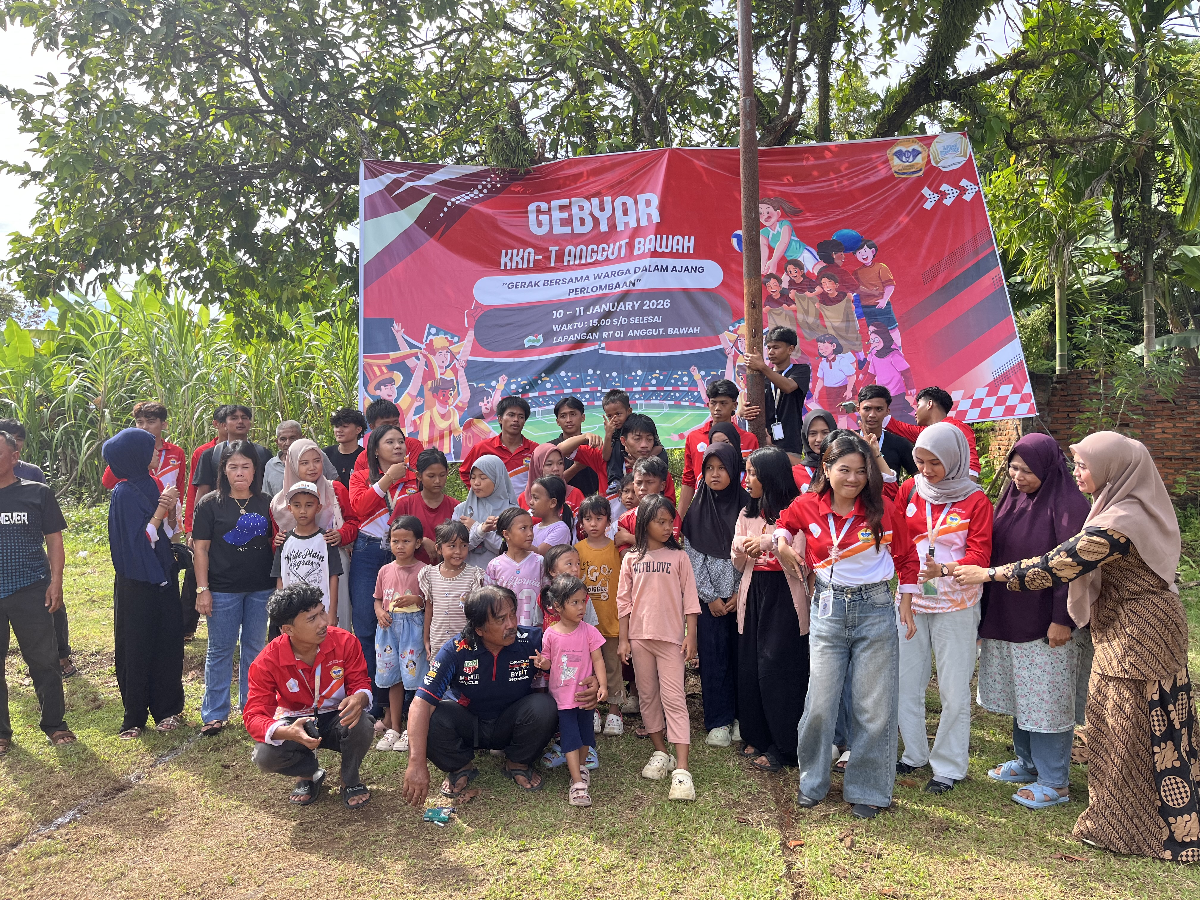 Pembukaan acara sekaligus pelaksanaan lomba anak anak di kelurahan anggut bawah