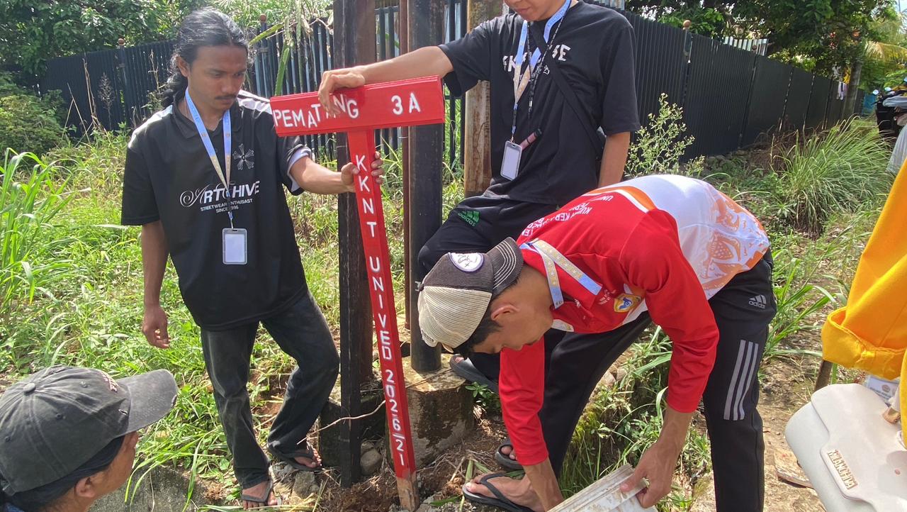 Pemasangan plang gang