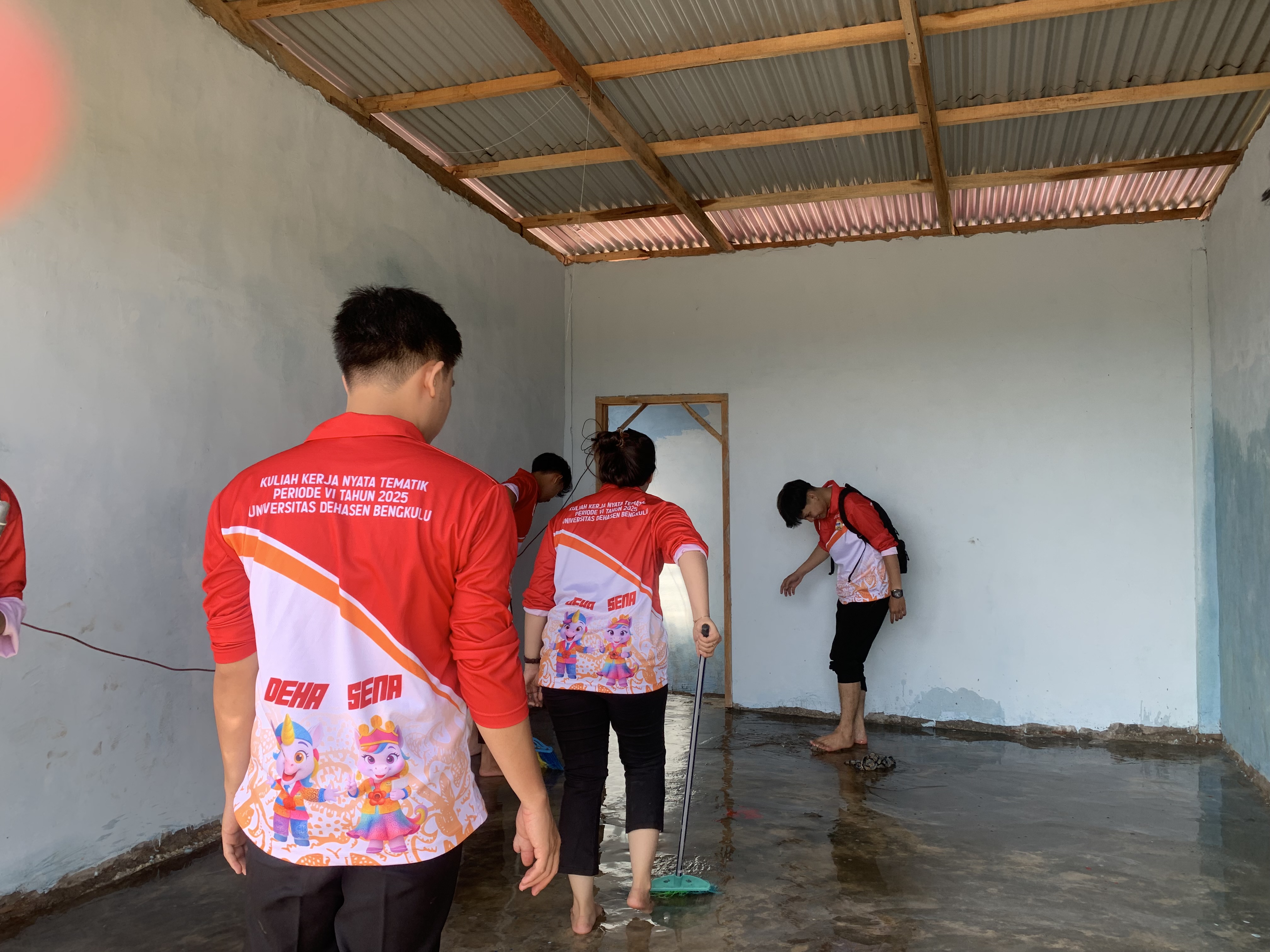 bersih-bersih posko kkn