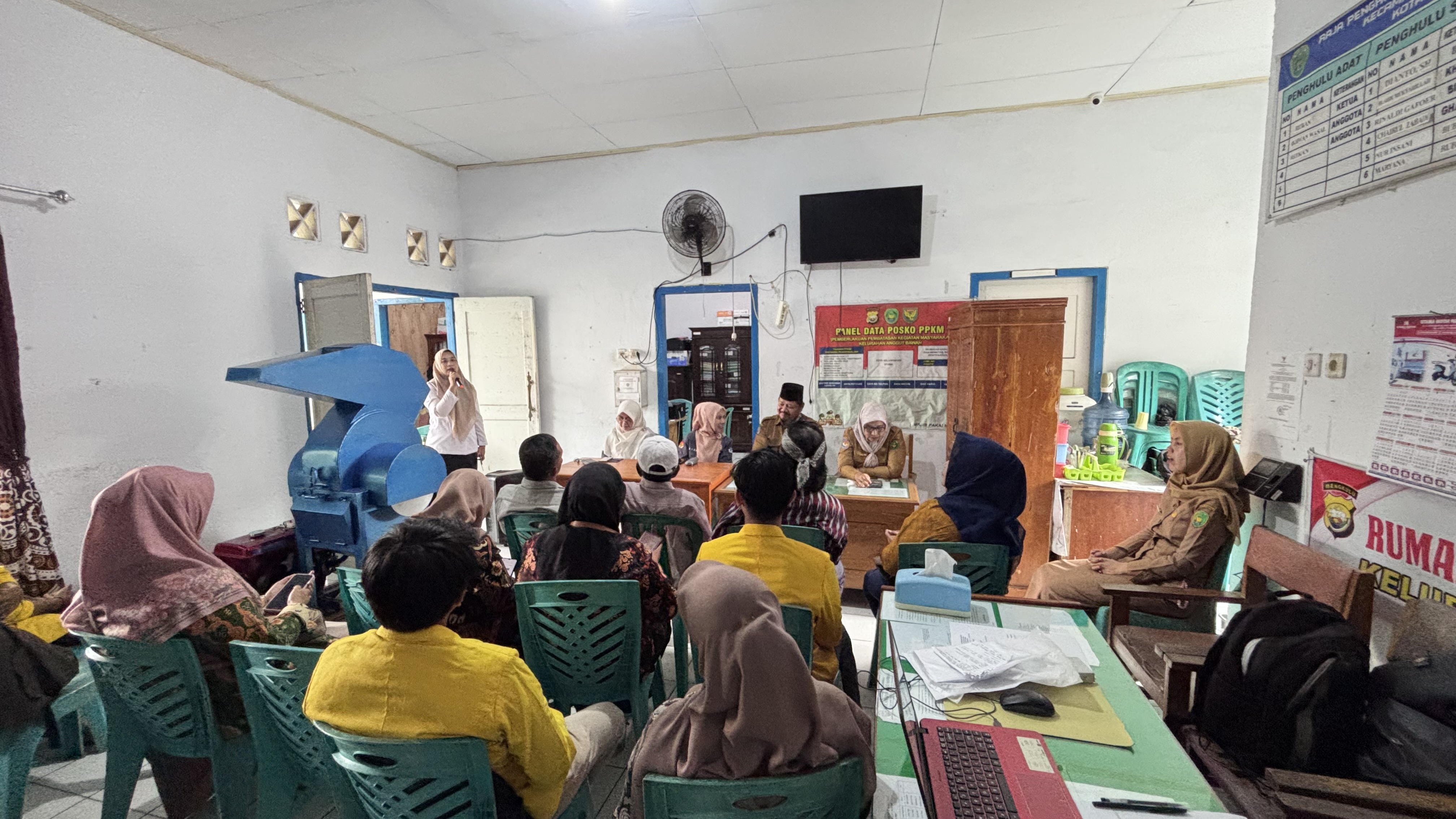Silahturahmi dan Penyerahan Mahasiswa KKN di Kantor Lurah Anggut Bawah.