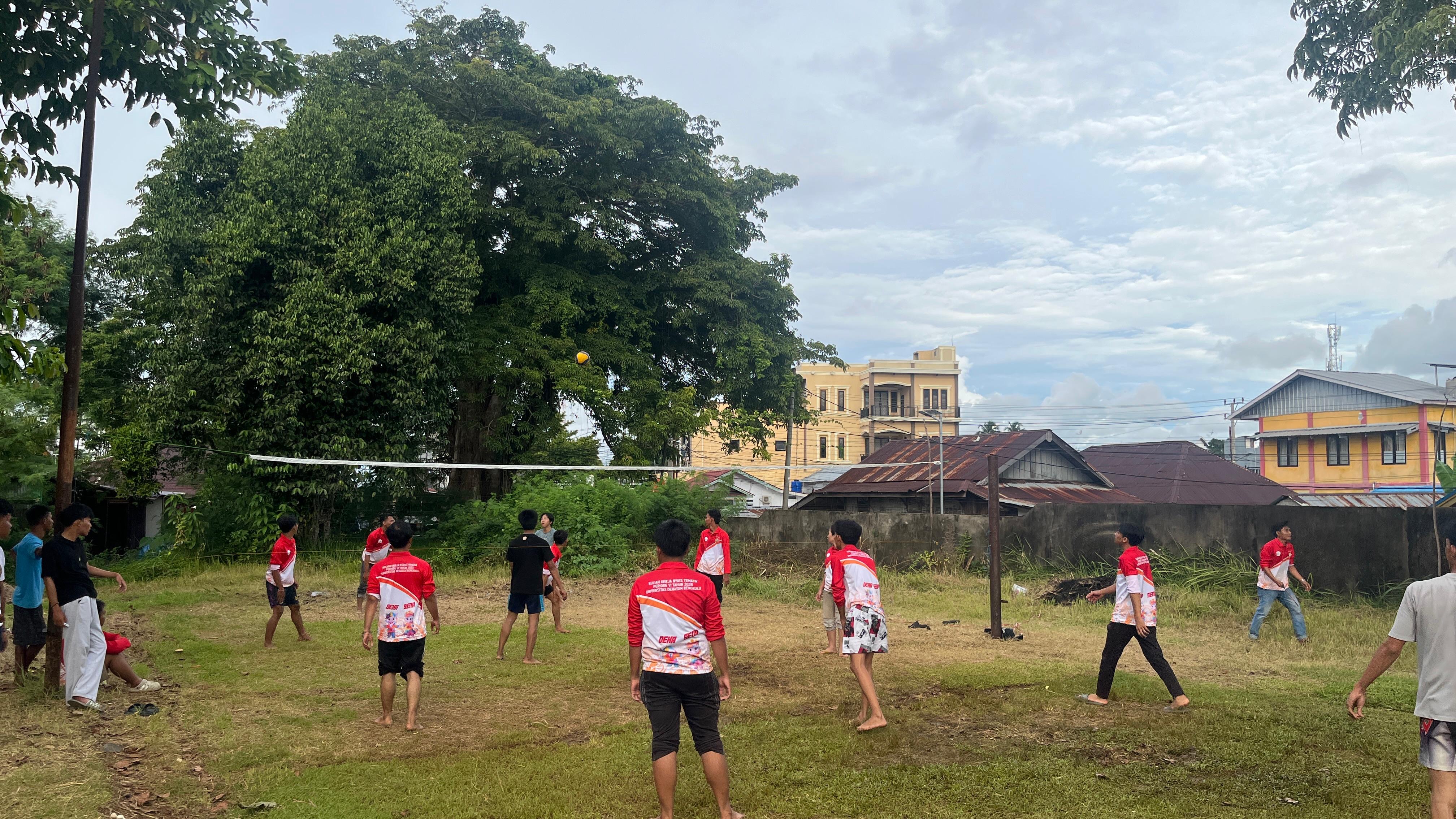 Bermain Voli Mingguan Bersama Warga RT 01.