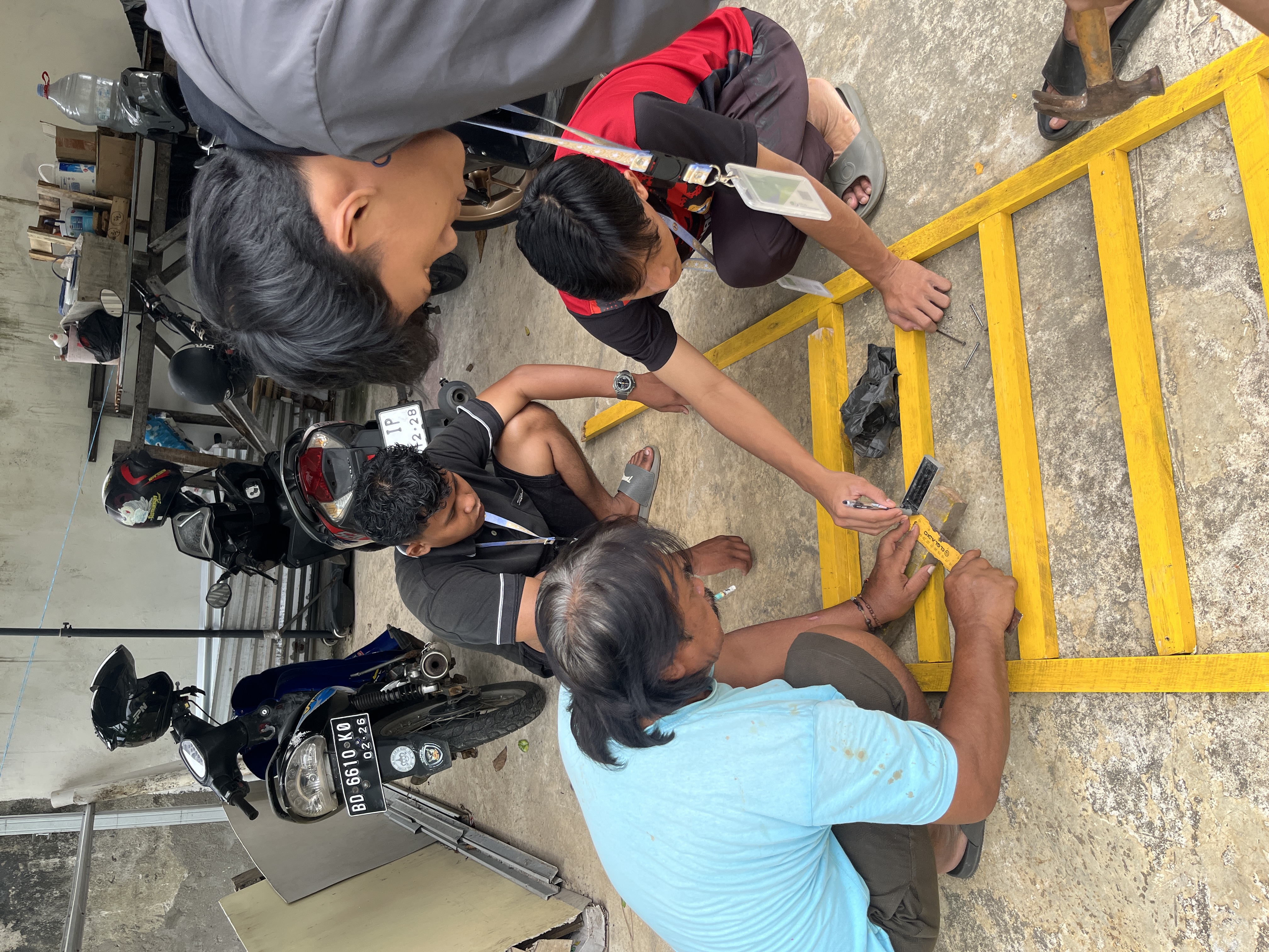 Pembuatan Proker Utama Yaitu Plang Waktu Penguraian Sampah Tahap Kedua.