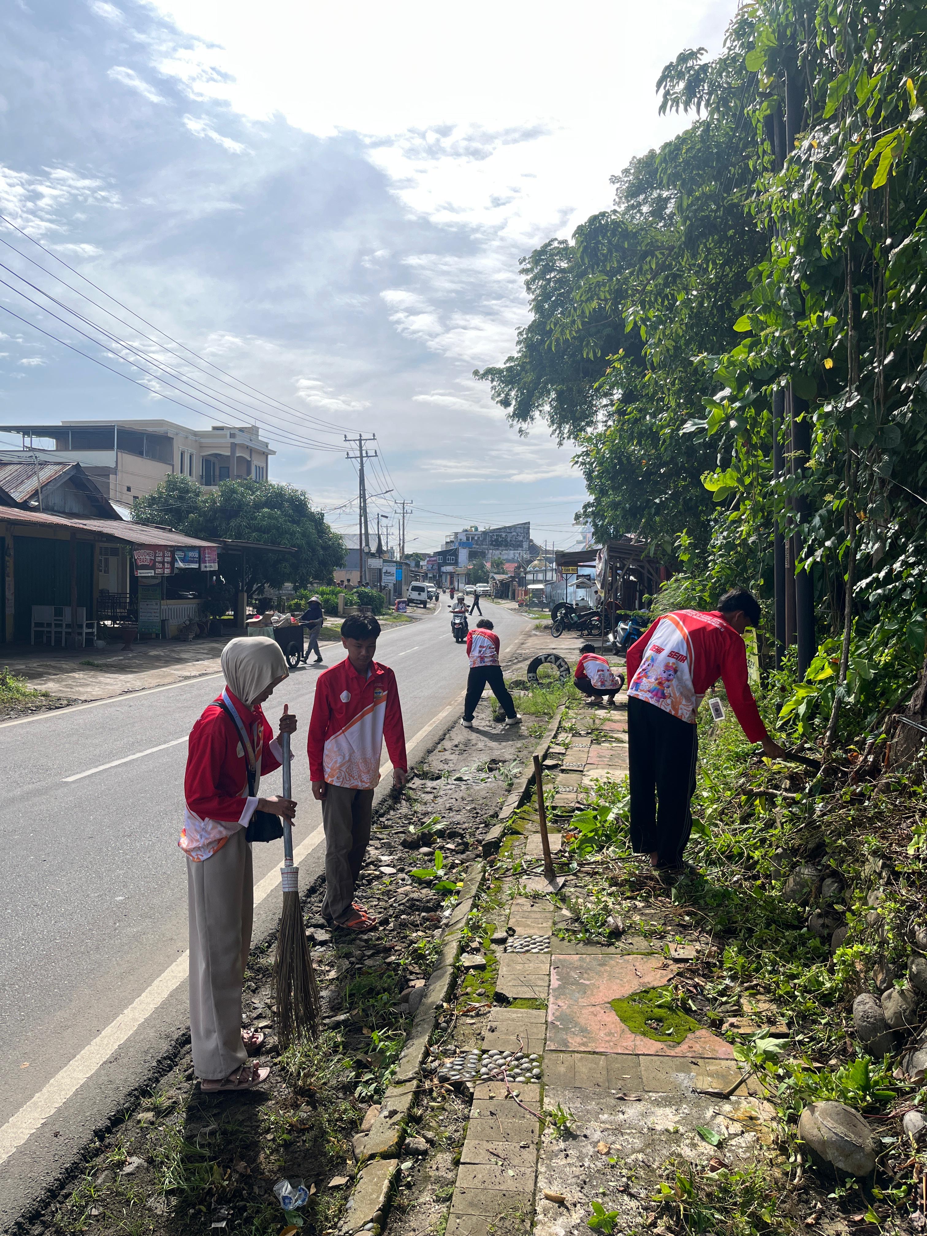 Gotong Royong Di Wilayah RT 01.
