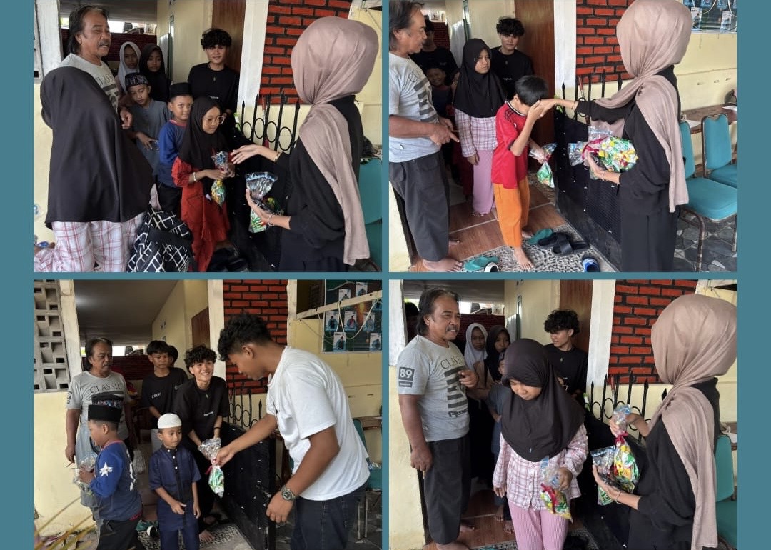 Pemberian Hadiah kepada Anak-Anak Peserta Kegiatan Induksi.