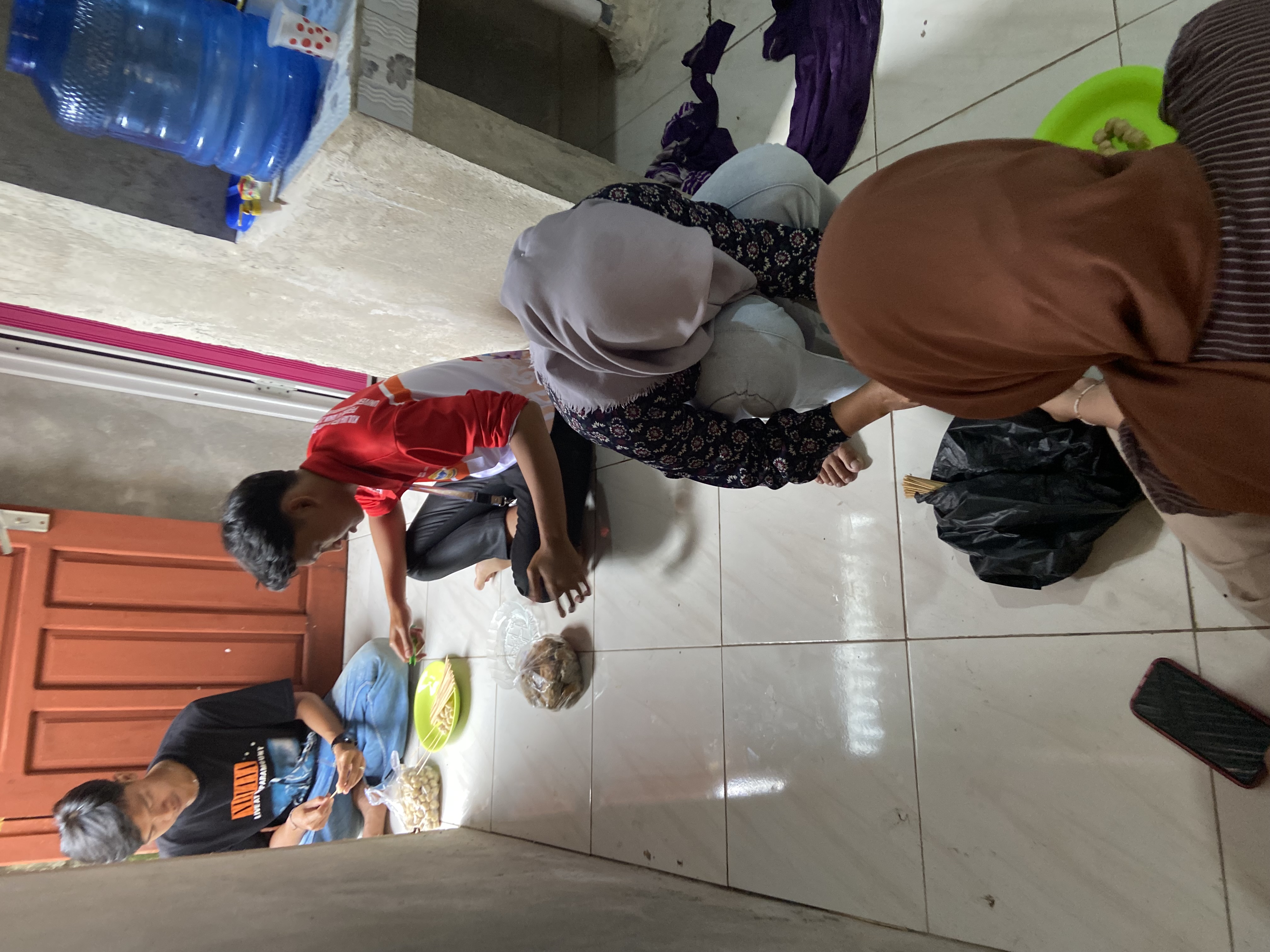 Persiapan bakar-bakar di rumah Ibu rt 04 anggut bawah