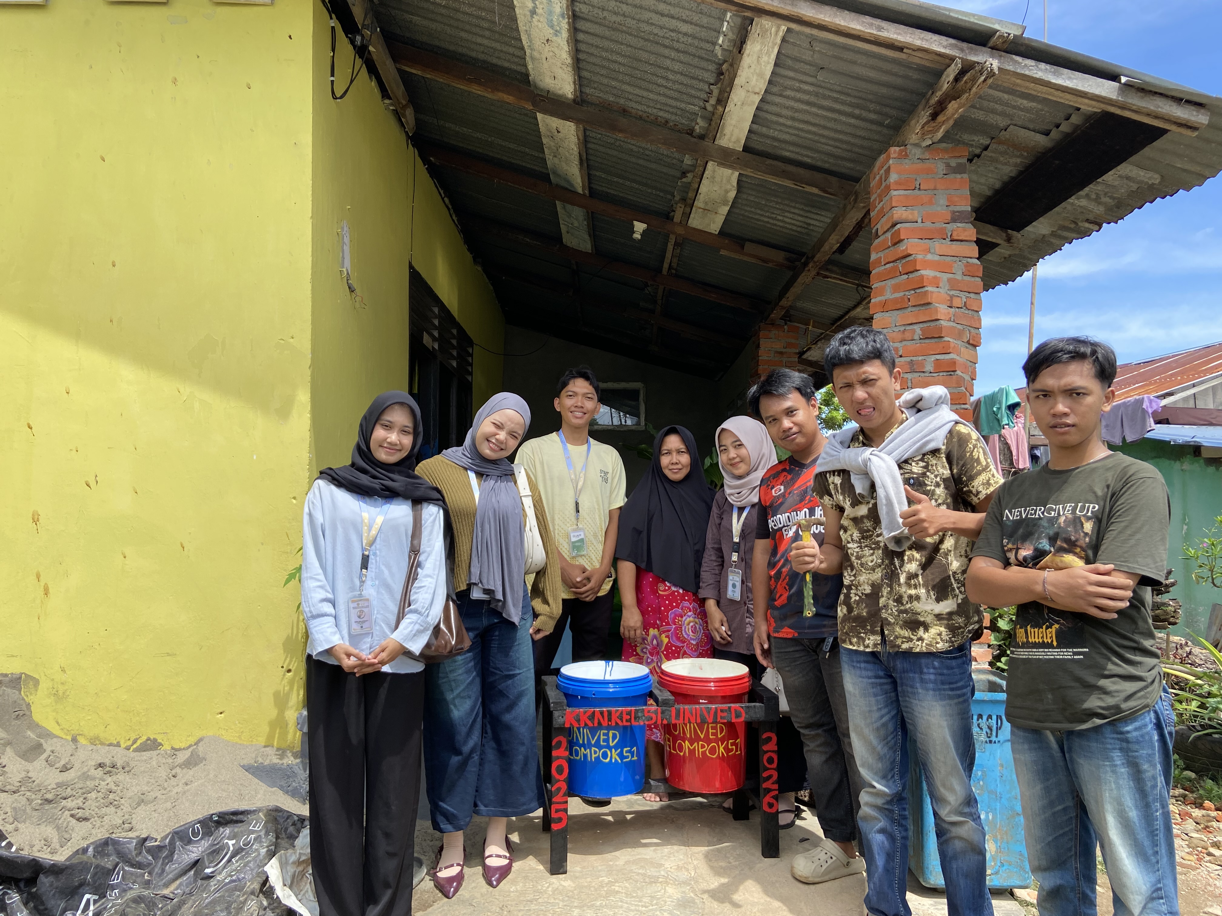 Penyerahan edukasi tempat sampah