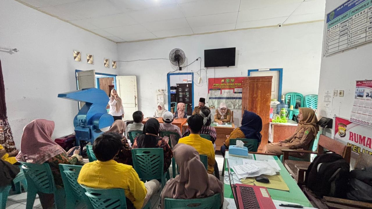 Penyerahan mahasiswa KKN Tematik di kantor lurah anggut bawah