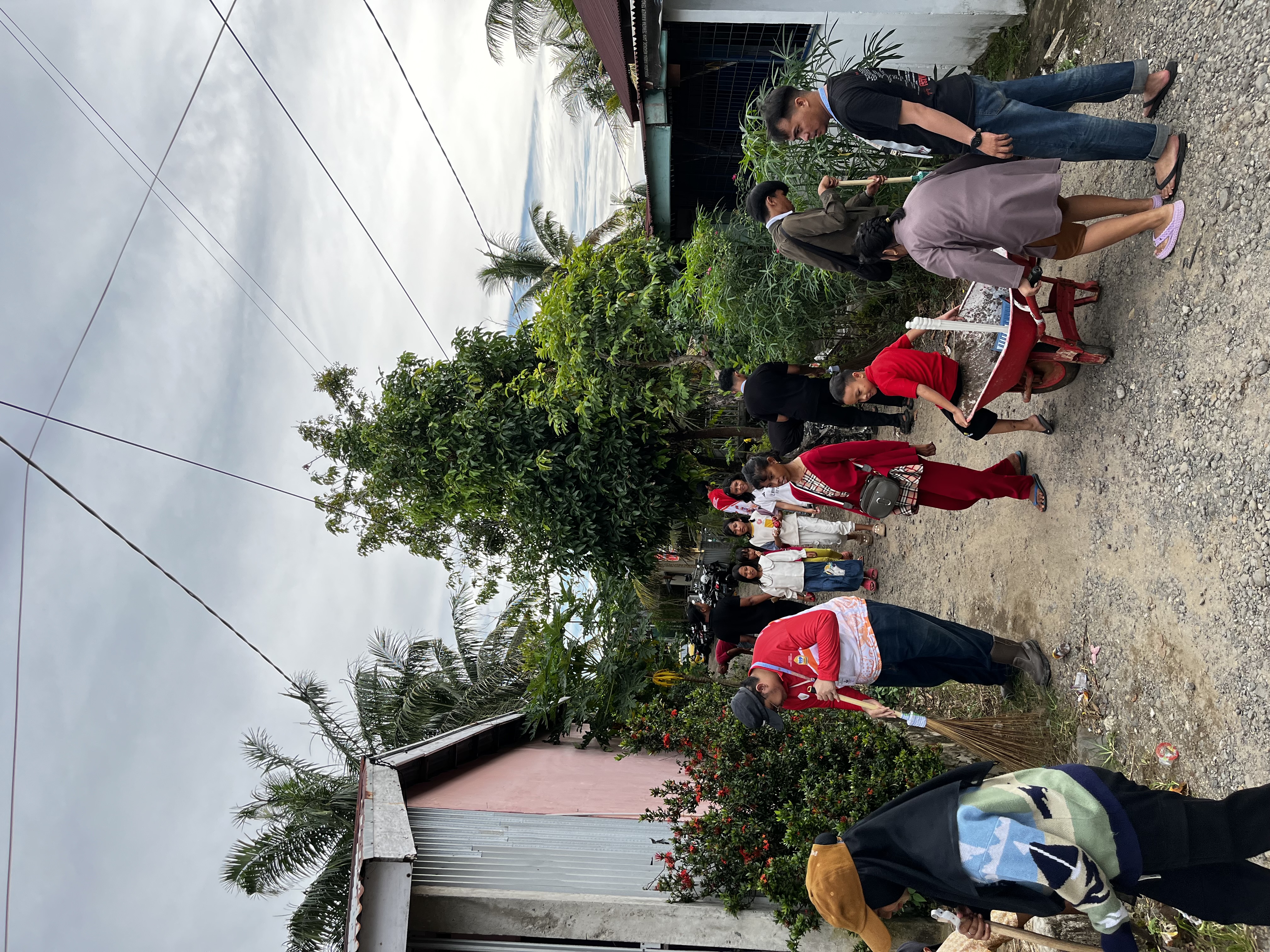 Gotong Royong Minggu Pertama