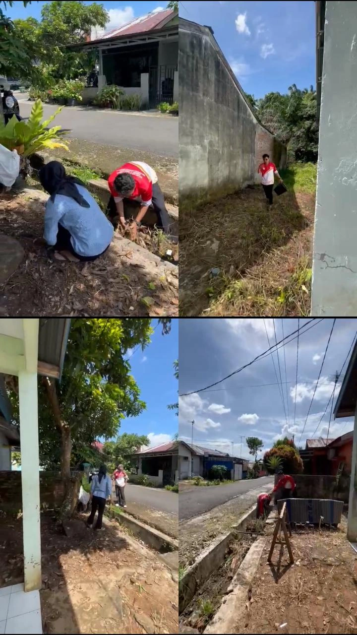 Bersih bersih depan posko