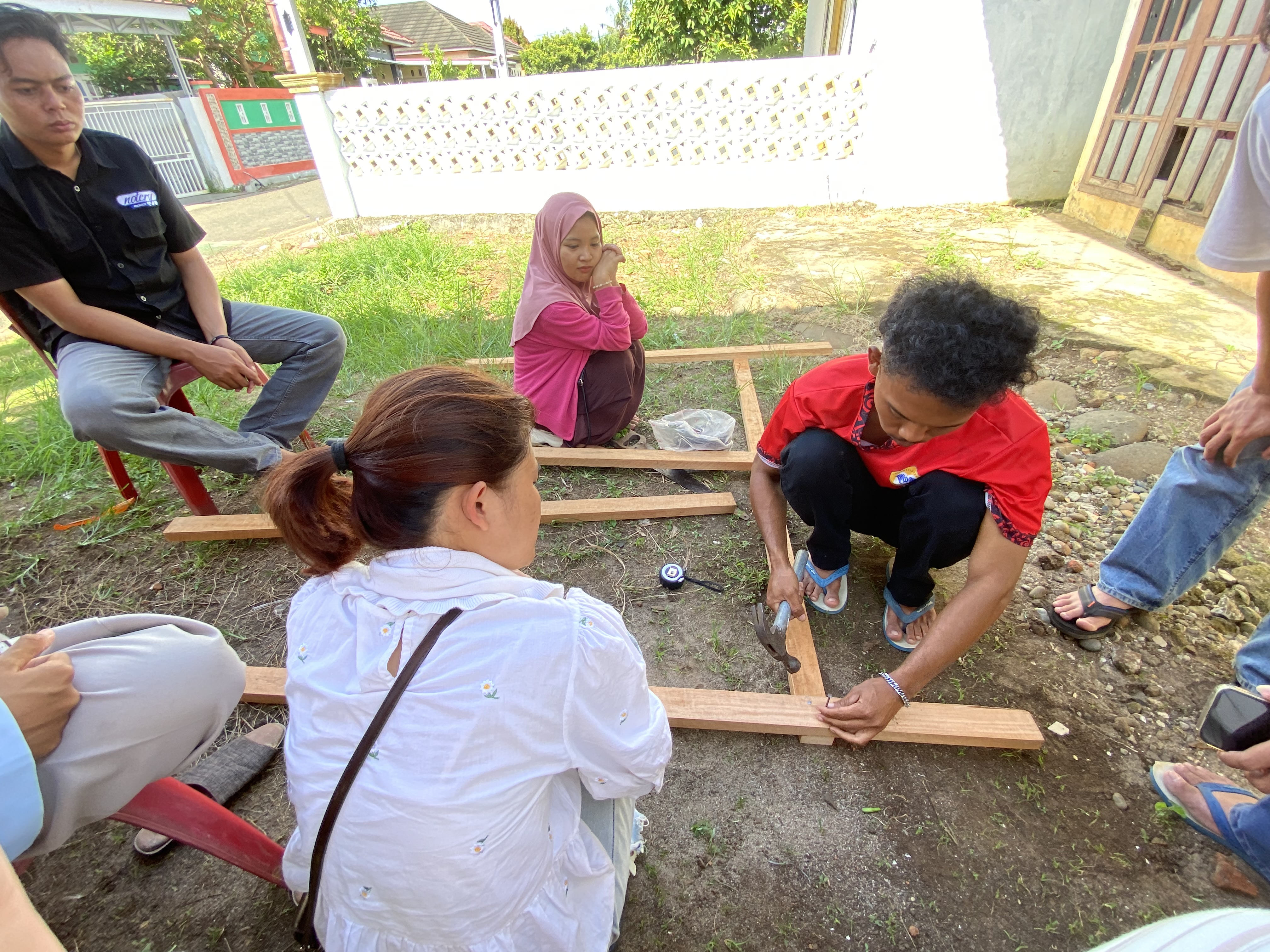 Membuat kerangka Bank Sampah tahap pertama 