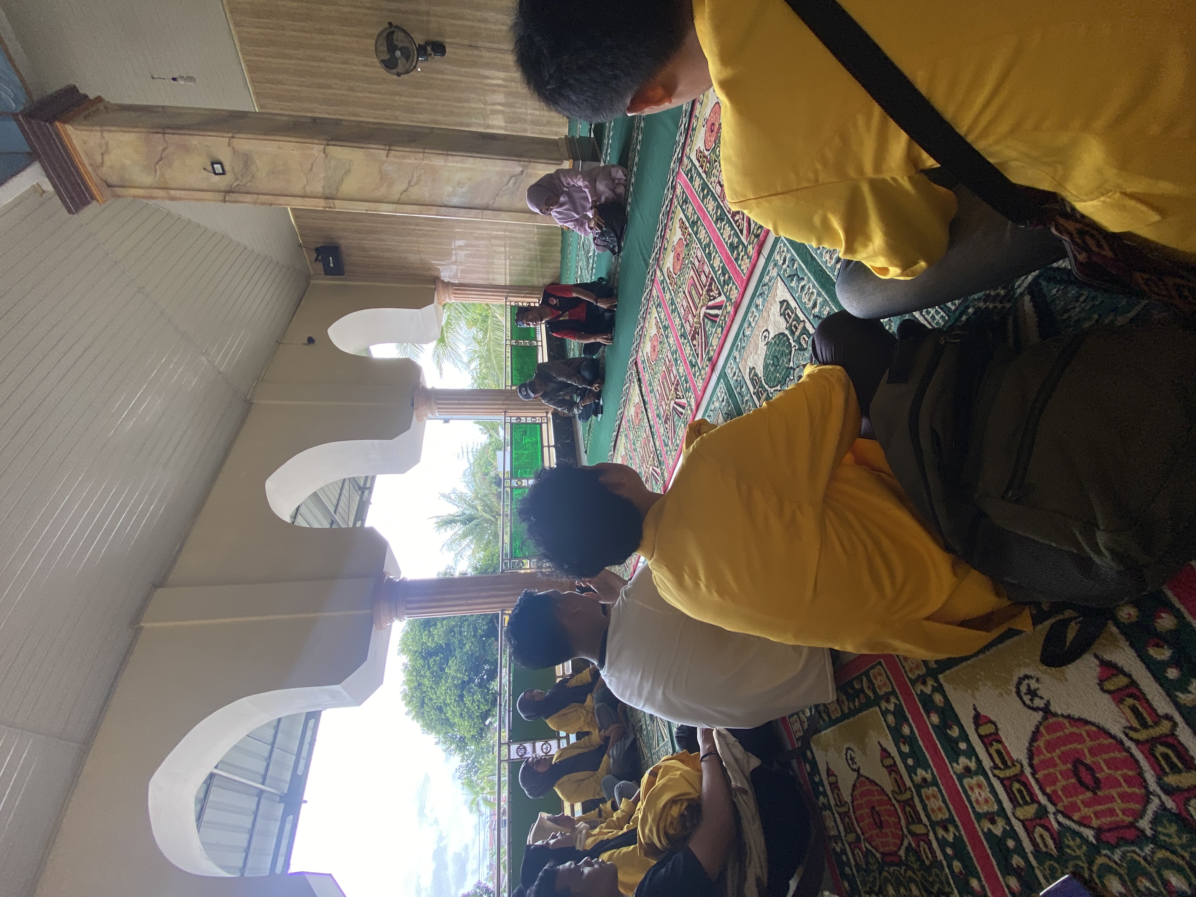 Pertemuan kelompok KKN di kelurahan Betungan