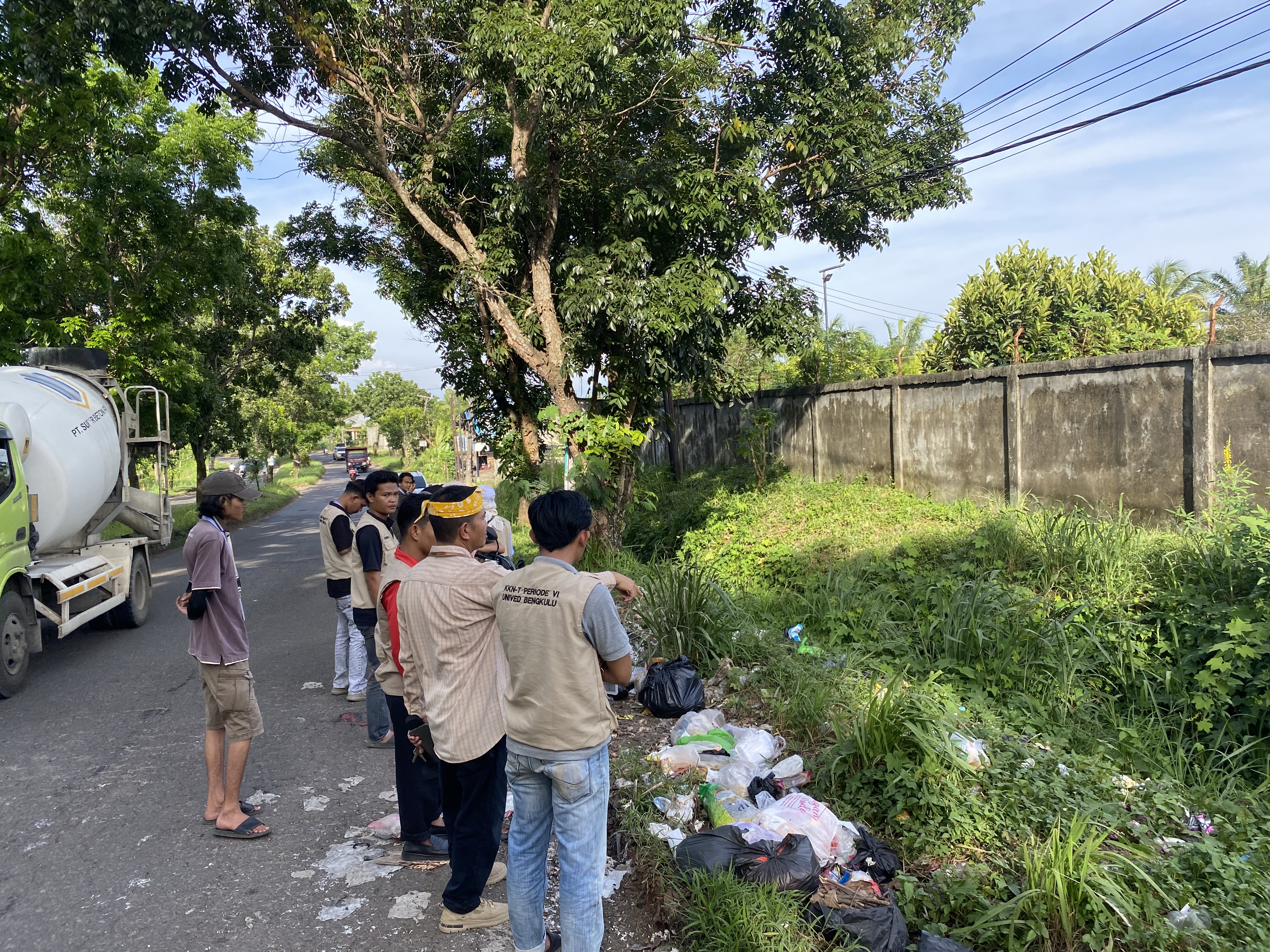 Peninjauan lokasi taman sumber jaya bersama DPL 