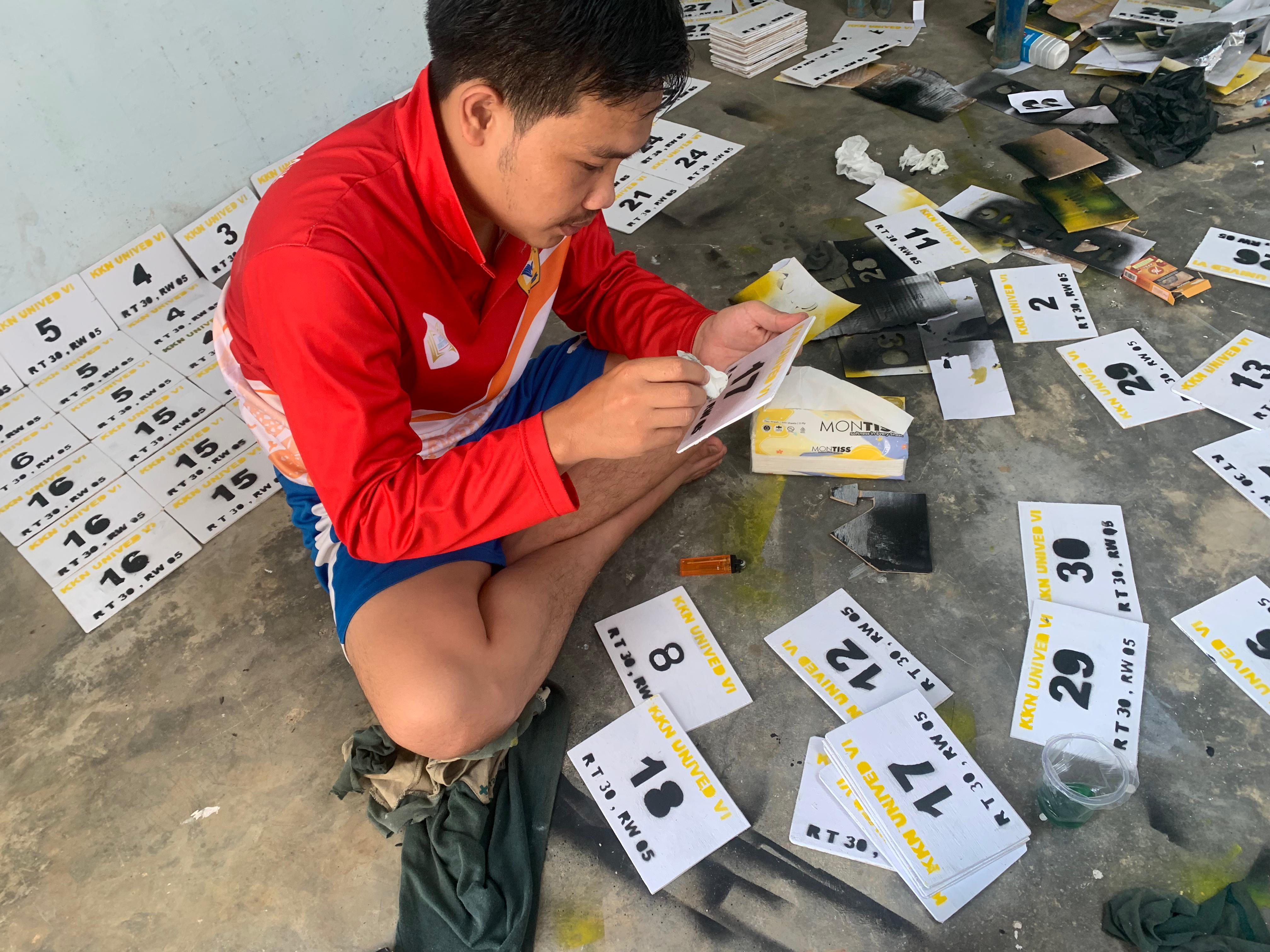 Finising pembuatan nomor rumah