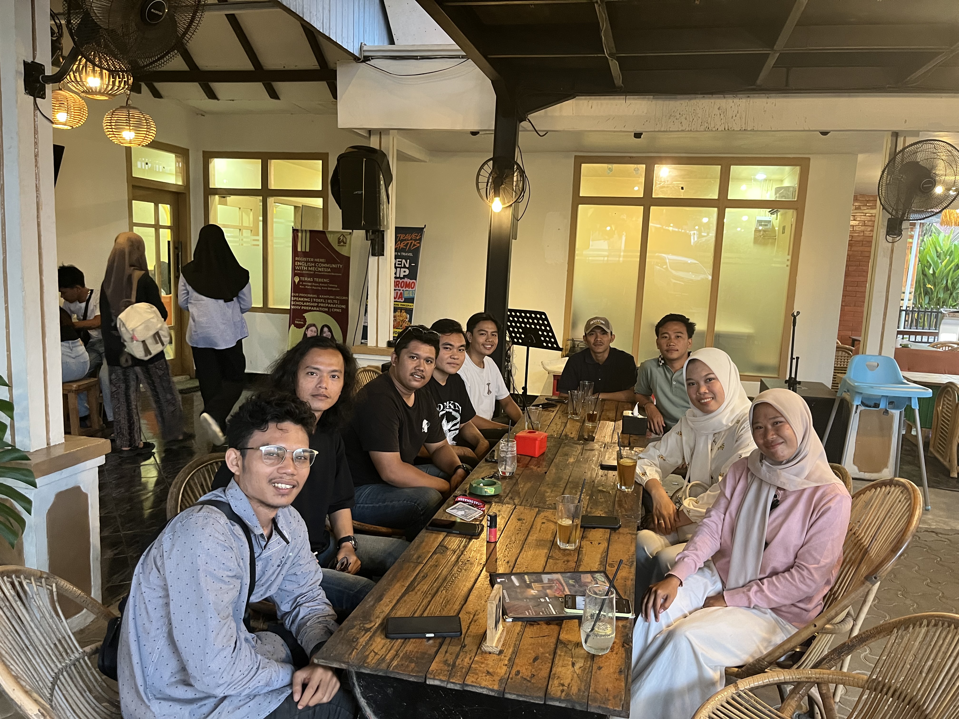 Pertemuan dan pembagian devisi