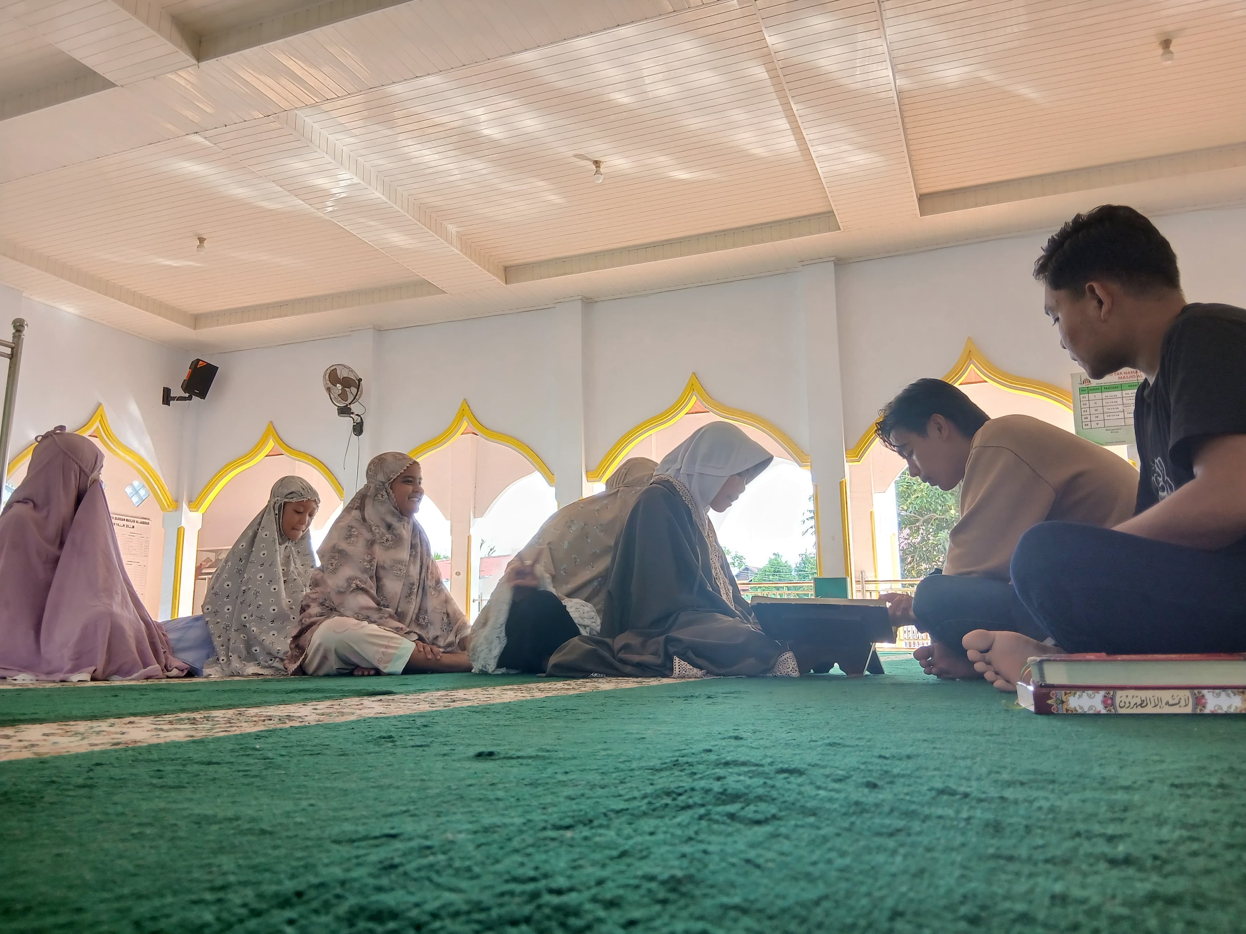 Mengajar anak-anak mengaji di masjid di RT 41 Rw 08 