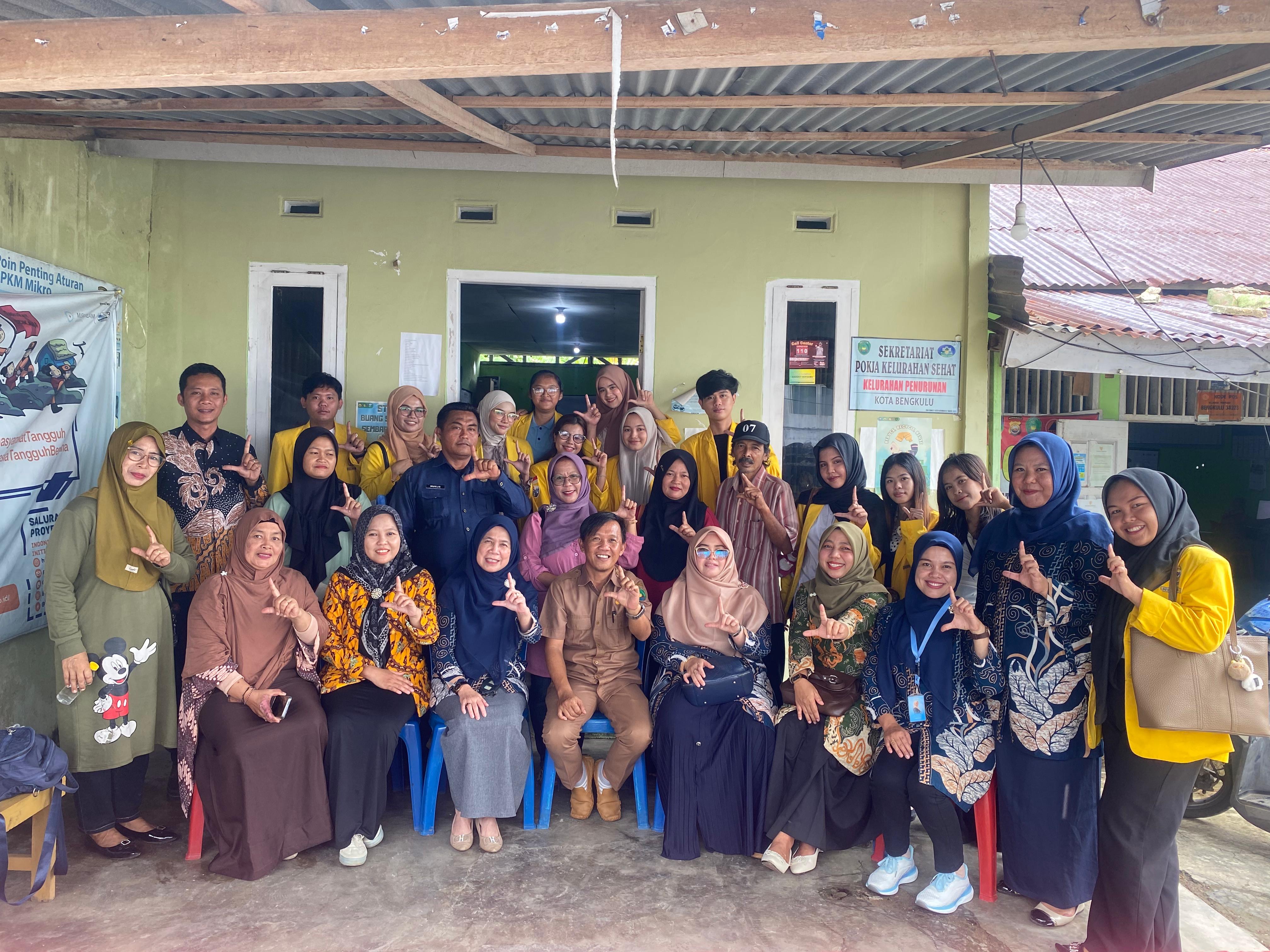 Penyerahan Mahasiswa KKN di kantor lurah Penurunan