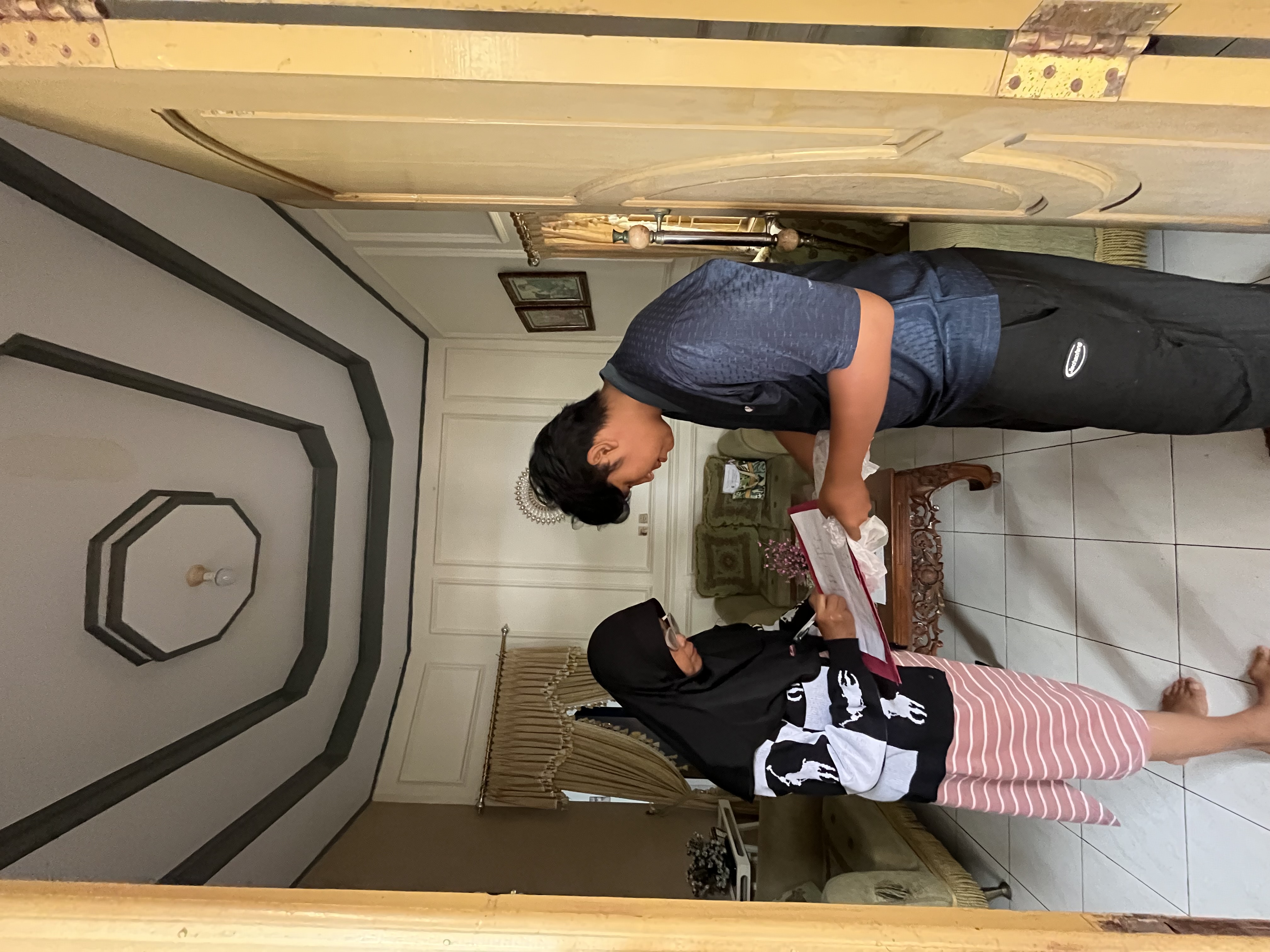 Pengantaran surat kepada rt 10