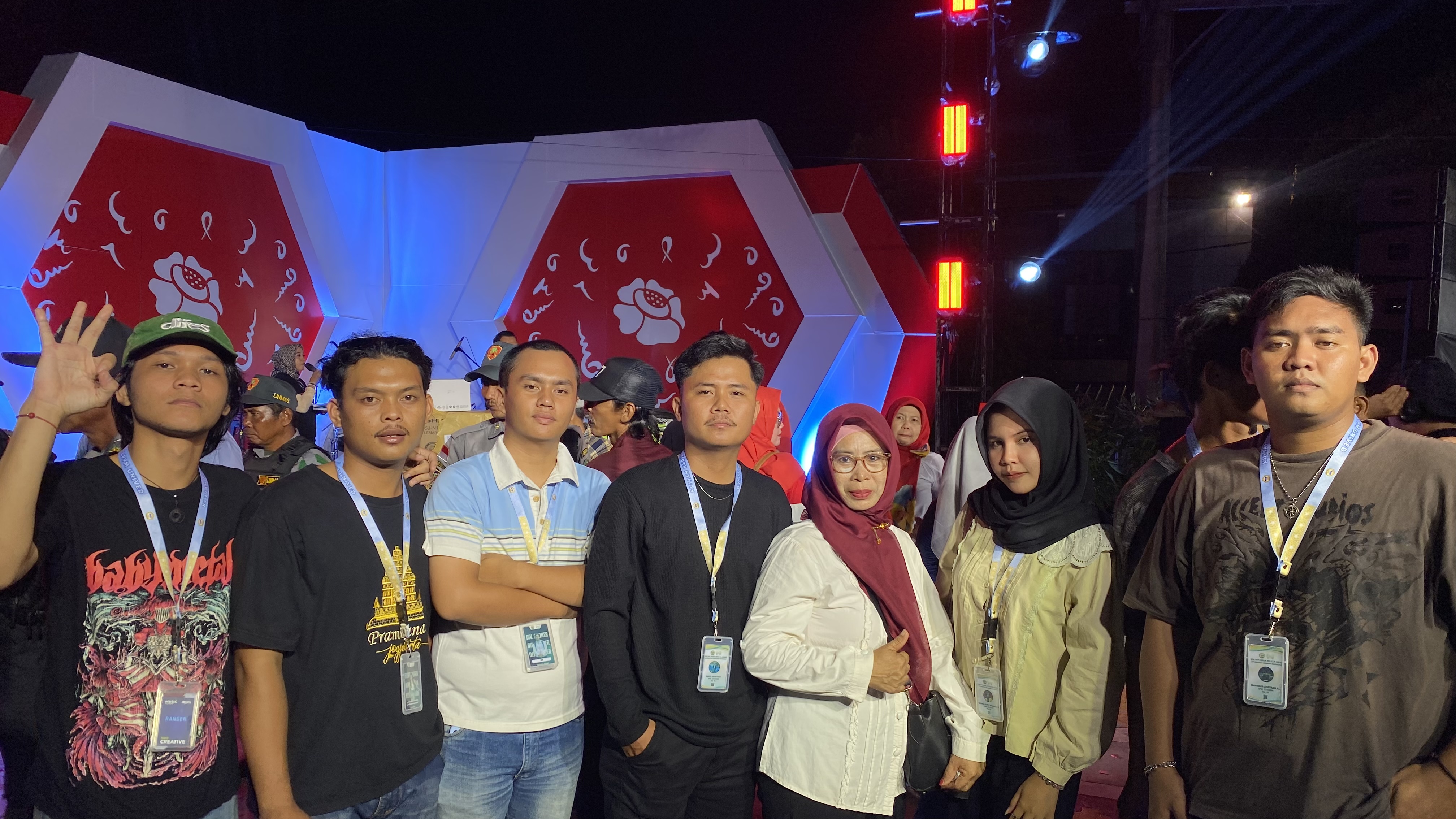 Menghadiri acara pembukaan belungguk point bersama ibu rt 12