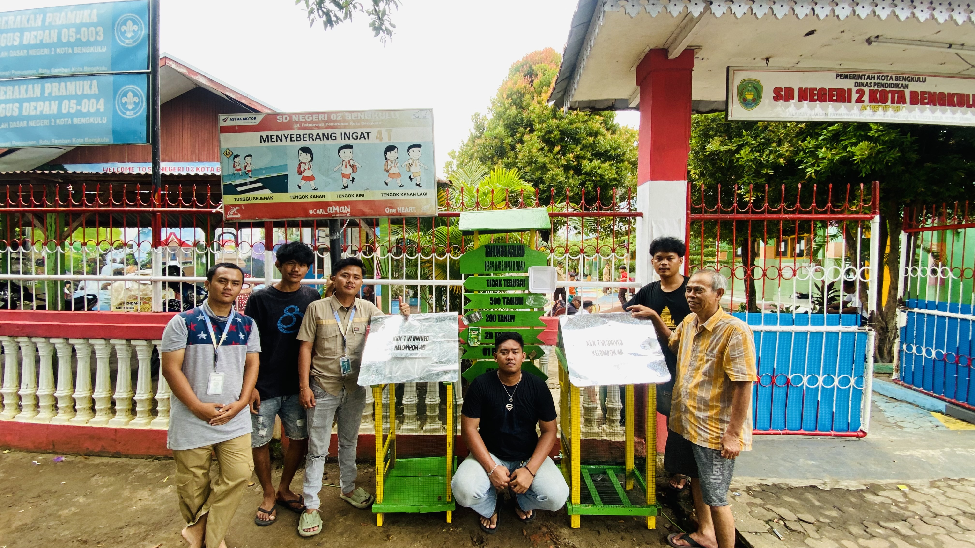 Pemasangan proker utama bersama bapak rt 