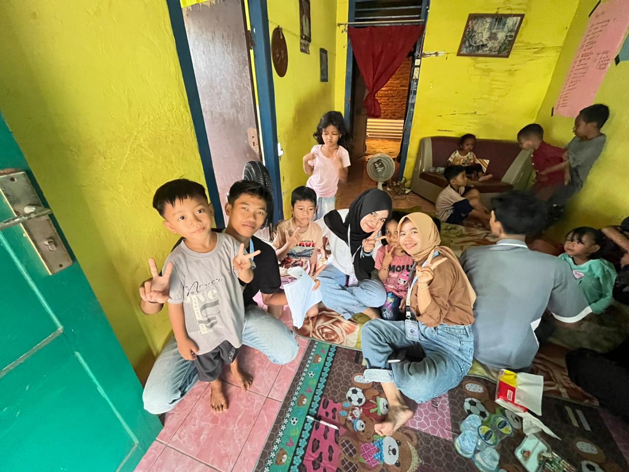 Bermain bersama anak anak rt 14 Penurunan 
