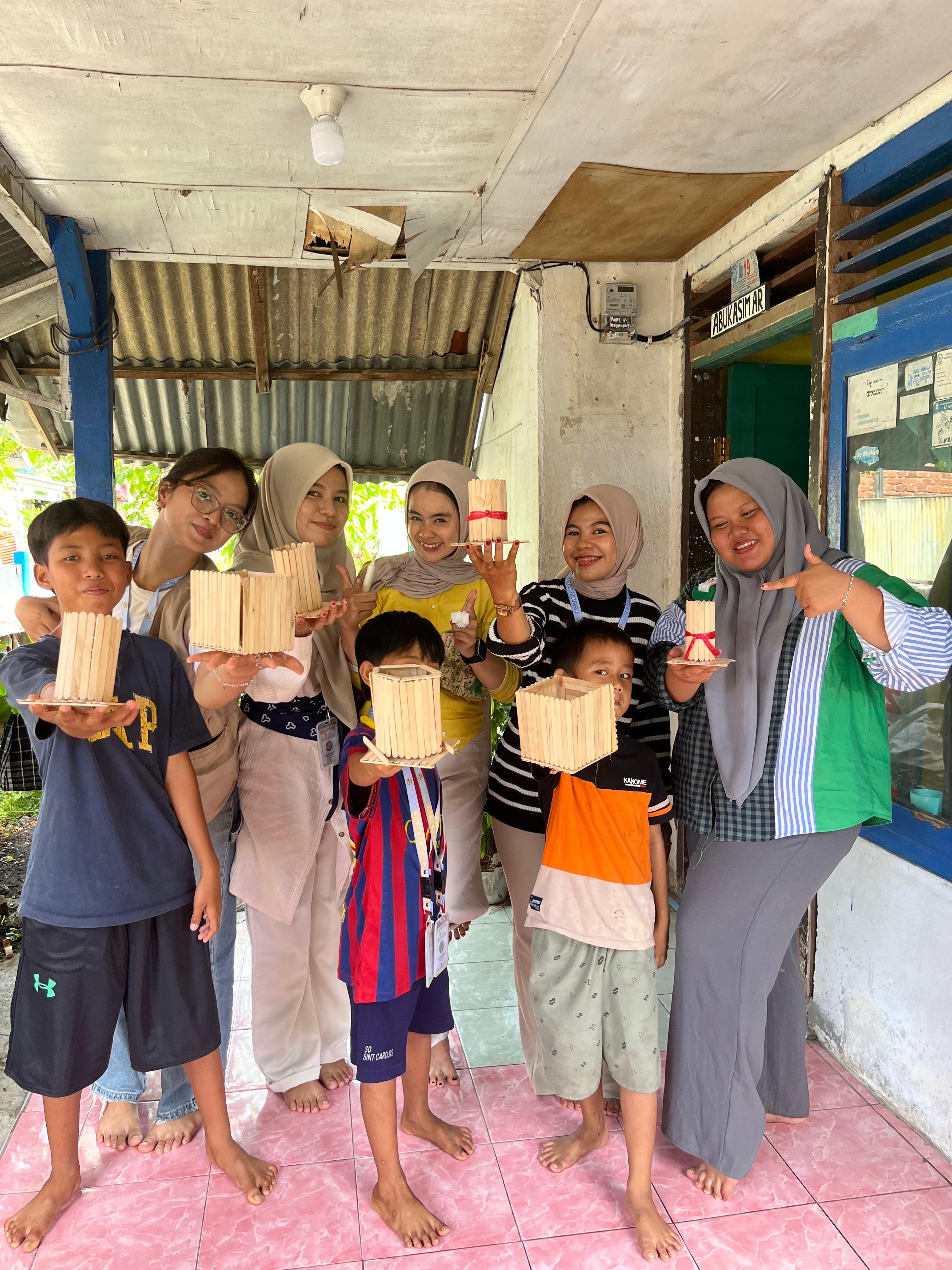 Hasil karya kerajinan tangan anak anak rt 14 Penurunan 