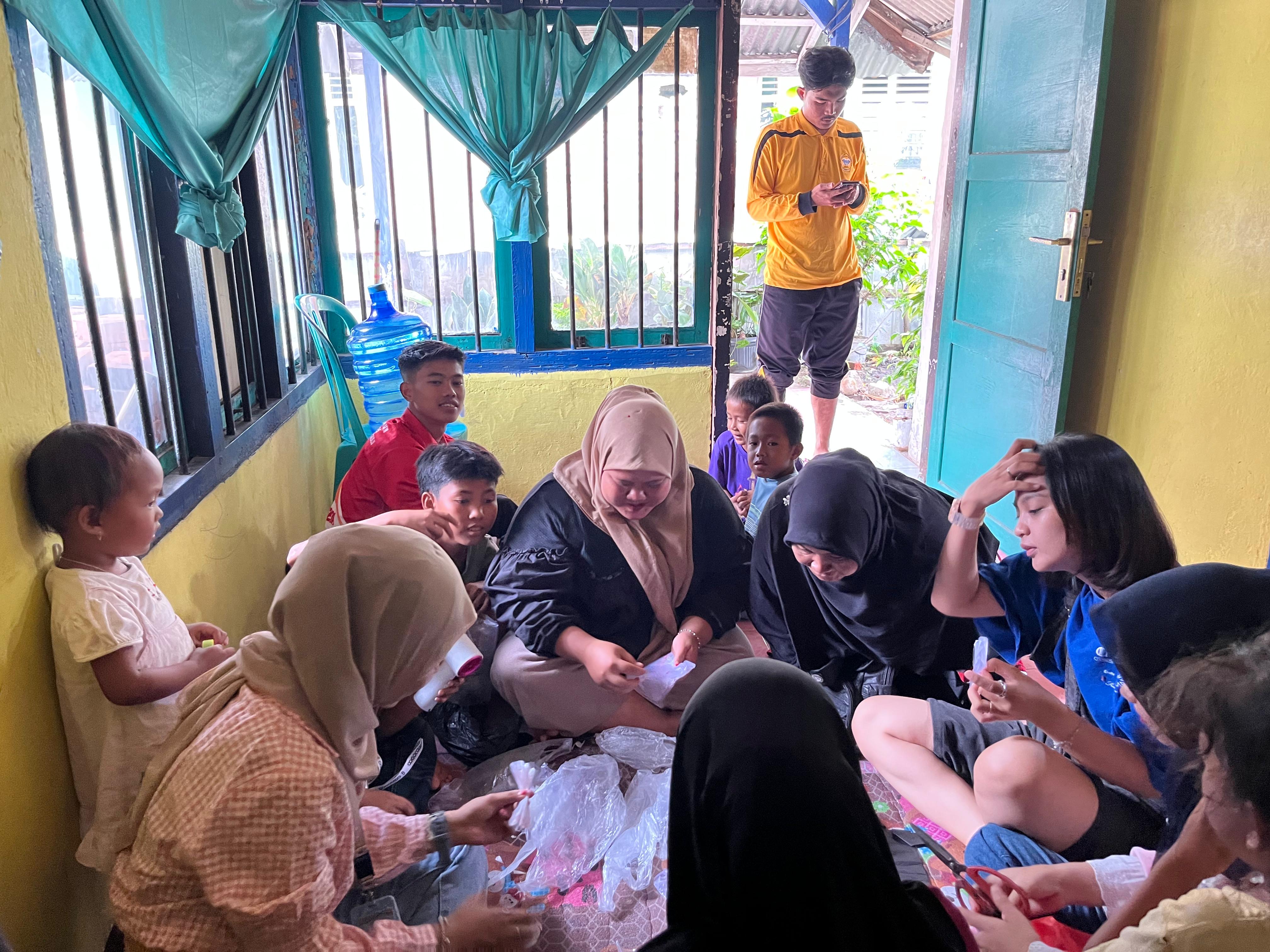 Belajar membuat kerajinan tangan dari plastik bekas 