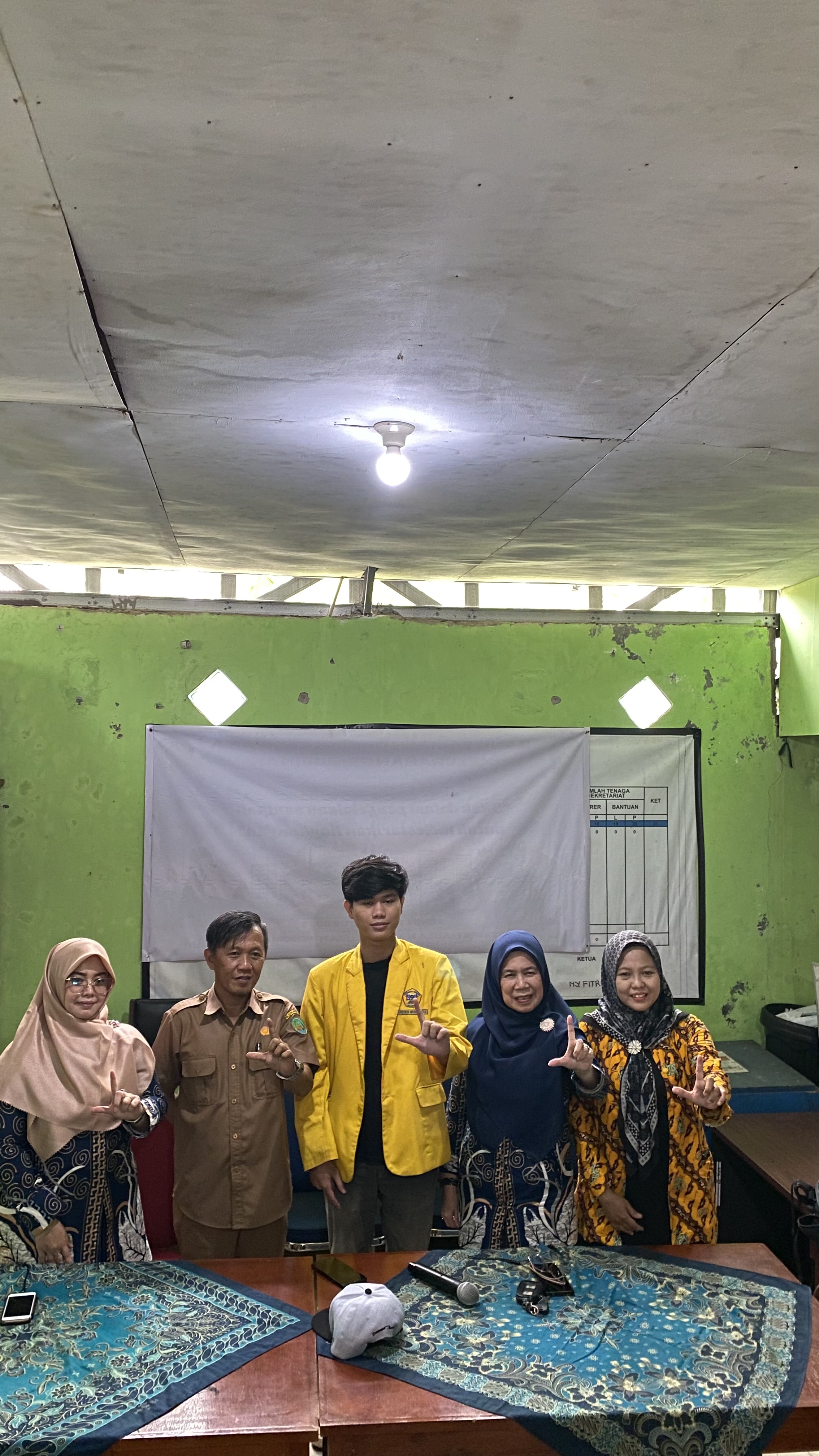 Silaturahmi dan serah terima di kantor lurah